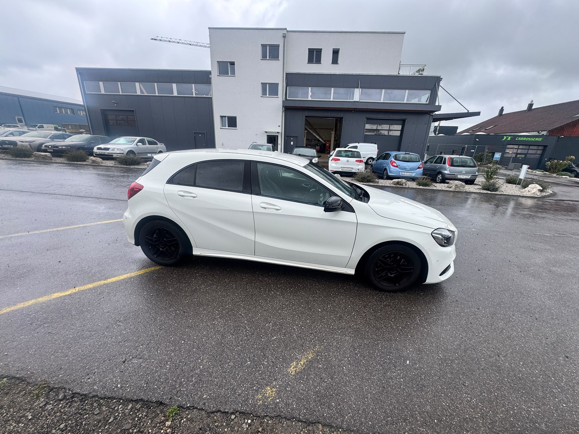 MERCEDES-BENZ A 180 Style 7G-DCT-image-4