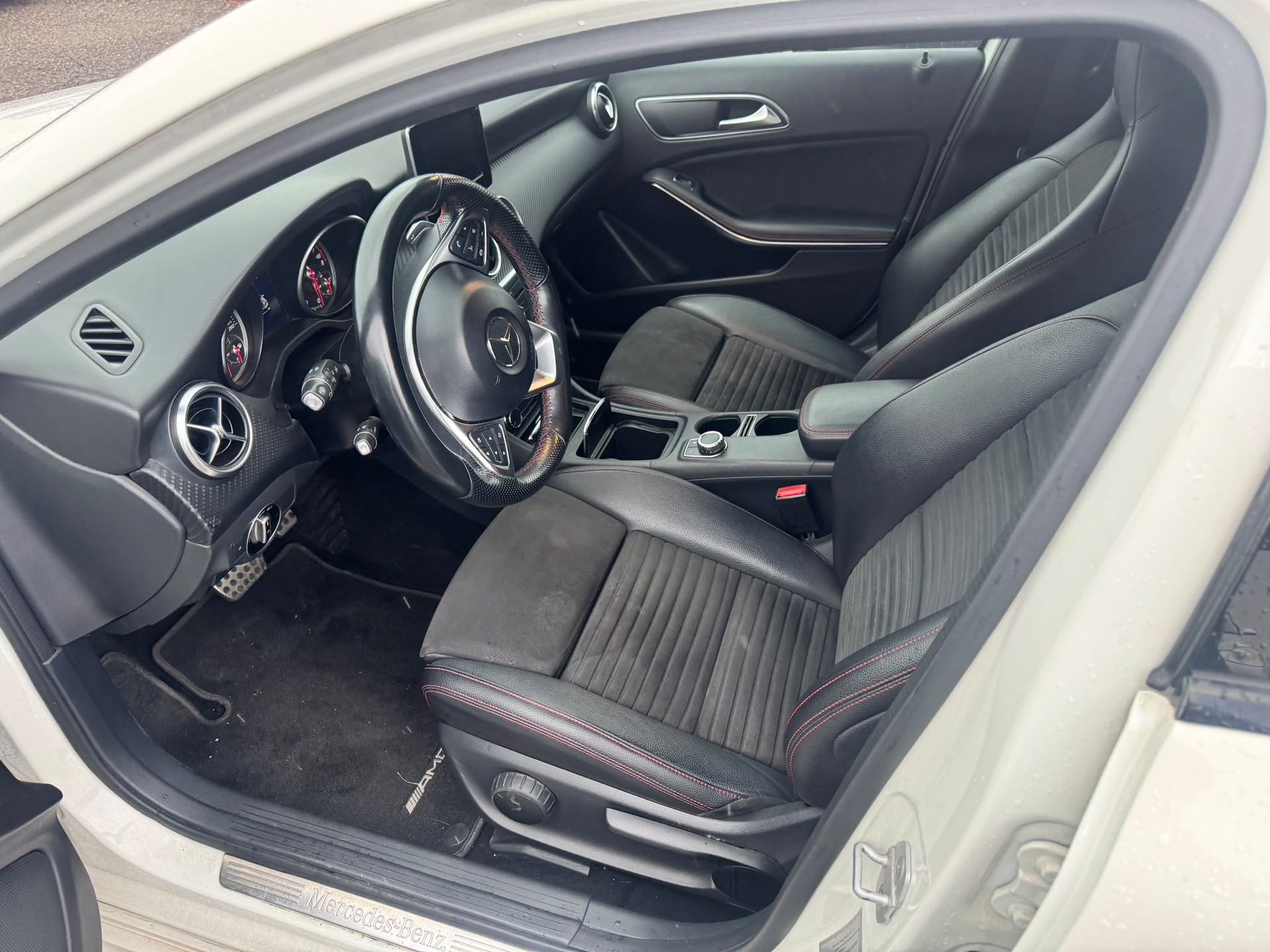 MERCEDES-BENZ A 180 Style 7G-DCT-image-8