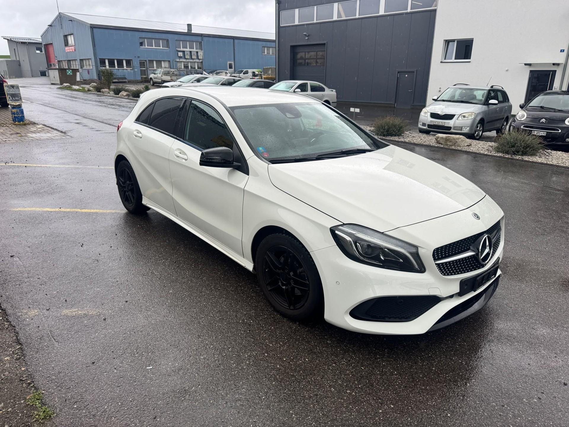 MERCEDES-BENZ A 180 Style 7G-DCT-image-5