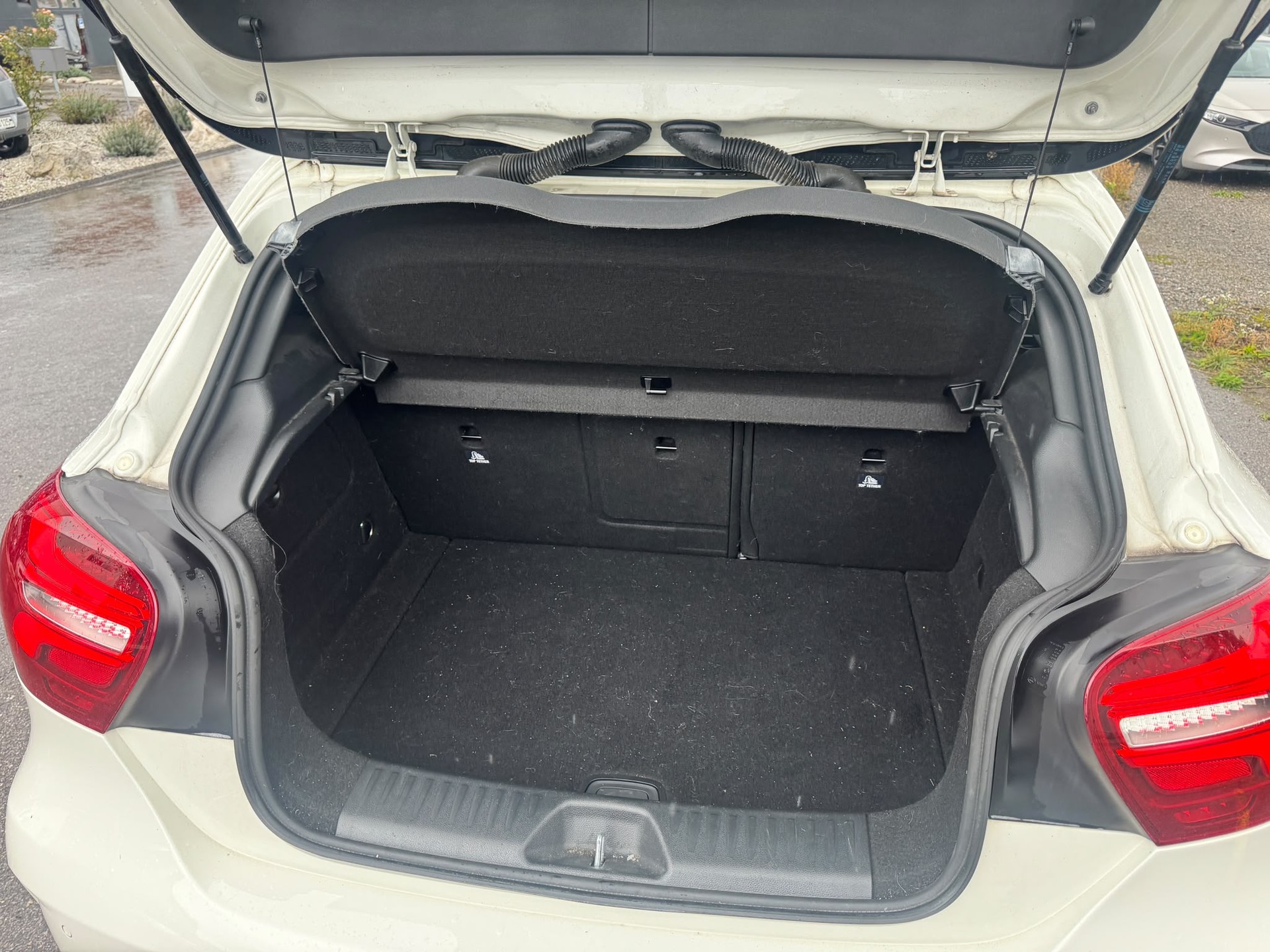 MERCEDES-BENZ A 180 Style 7G-DCT-image-10
