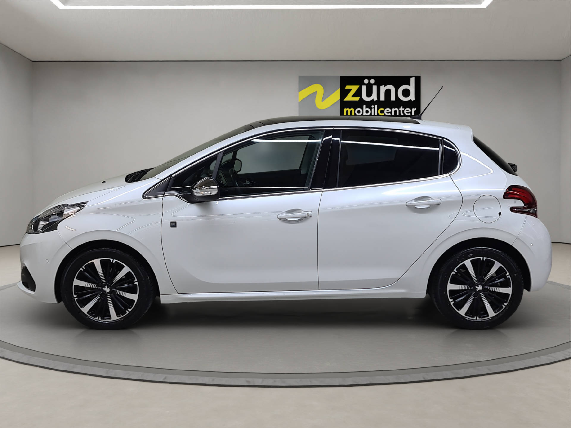 PEUGEOT 208 1.2 PureTech Tech Edition S/S-image-4