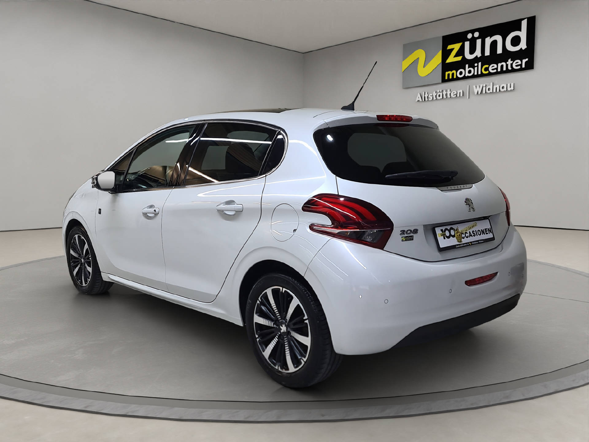 PEUGEOT 208 1.2 PureTech Tech Edition S/S-image-3