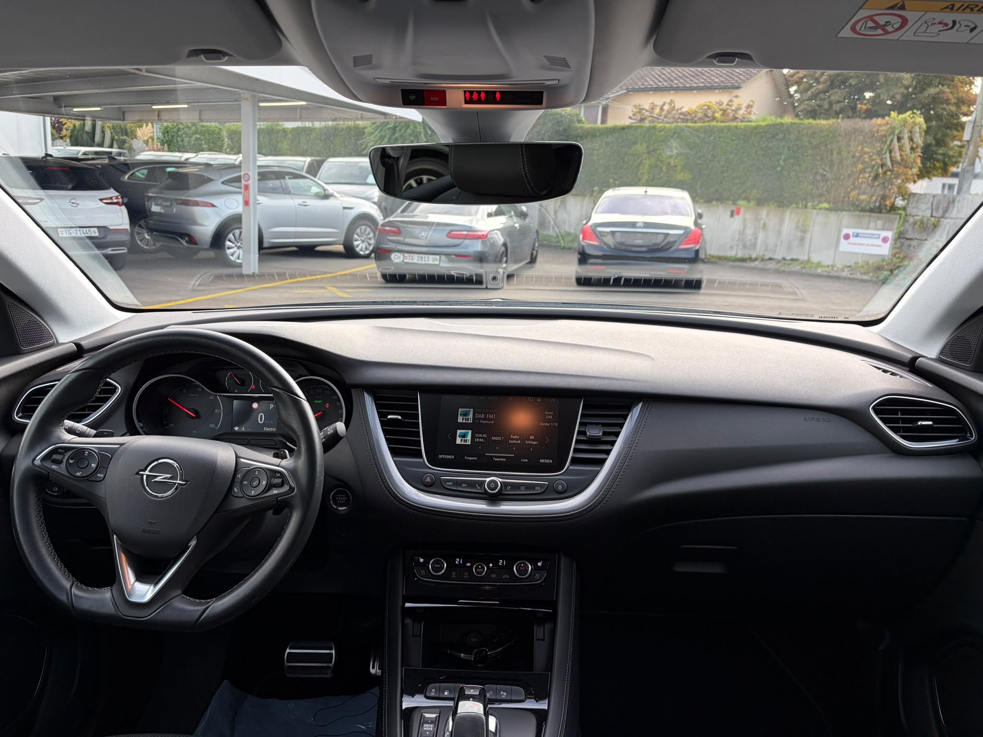 OPEL Grandland X 1.6 Hybrid4 Ultimate Automatik-image-9