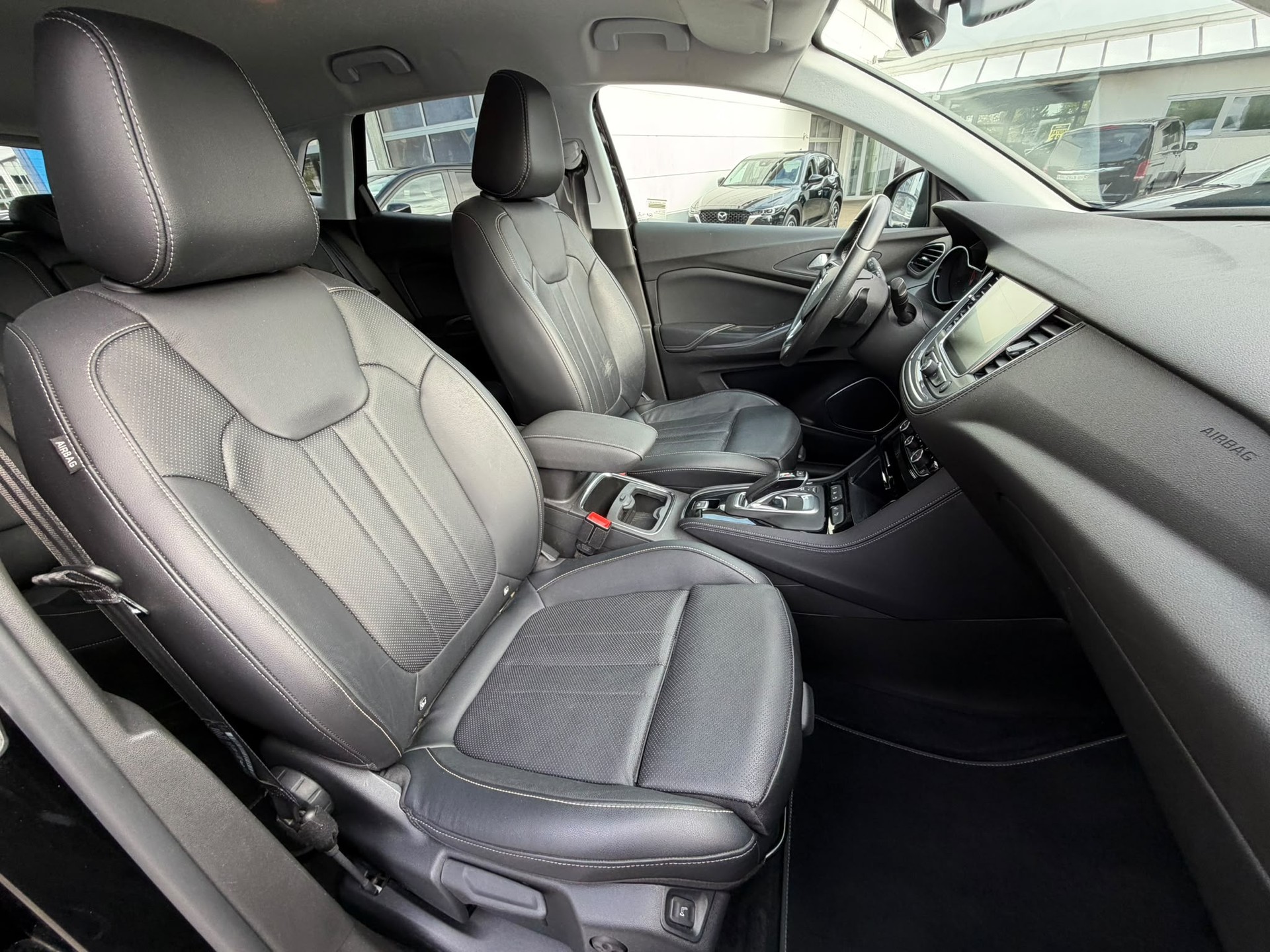 OPEL Grandland X 1.6 Hybrid4 Ultimate Automatik-image-13