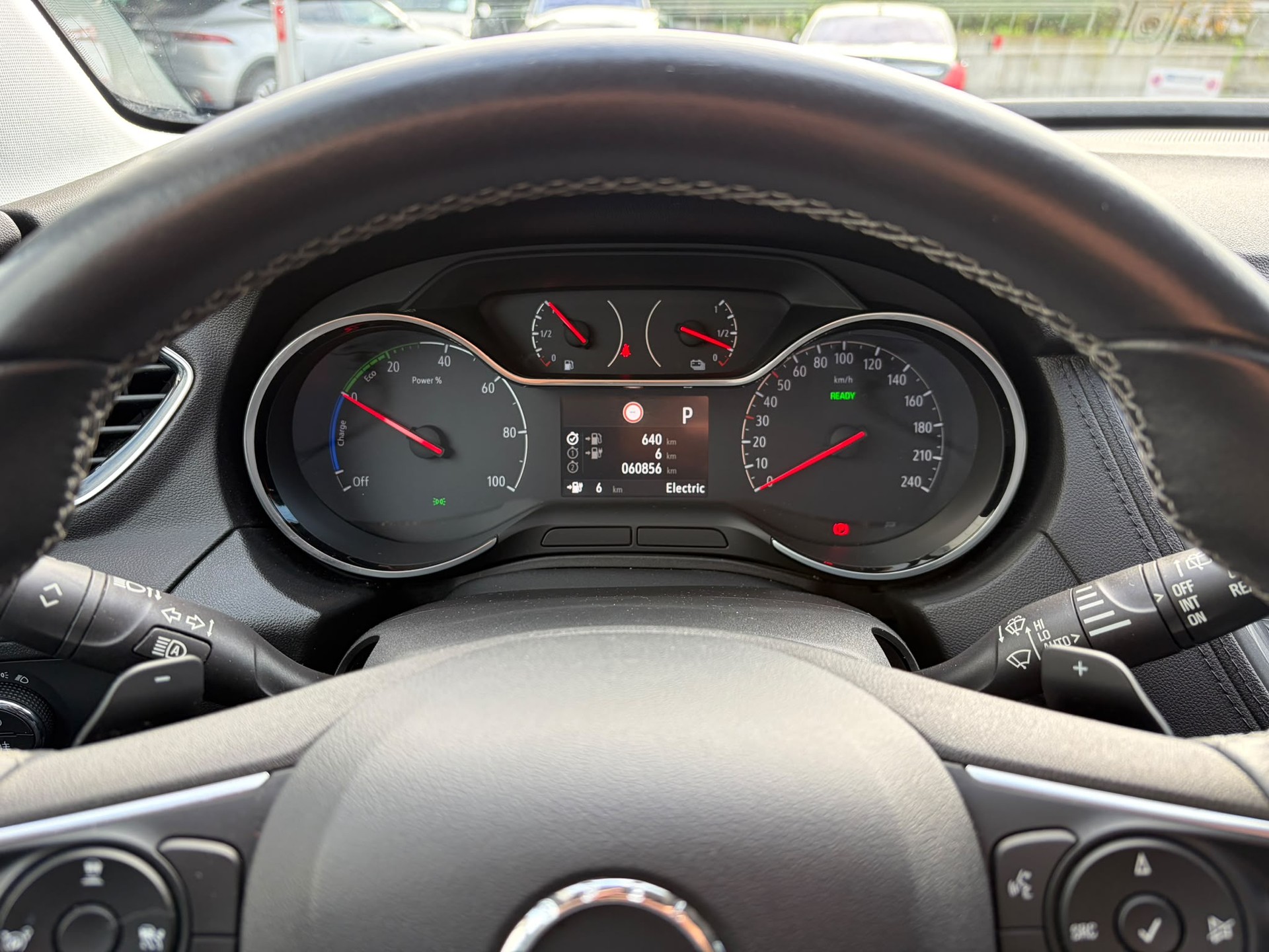 OPEL Grandland X 1.6 Hybrid4 Ultimate Automatik-image-10