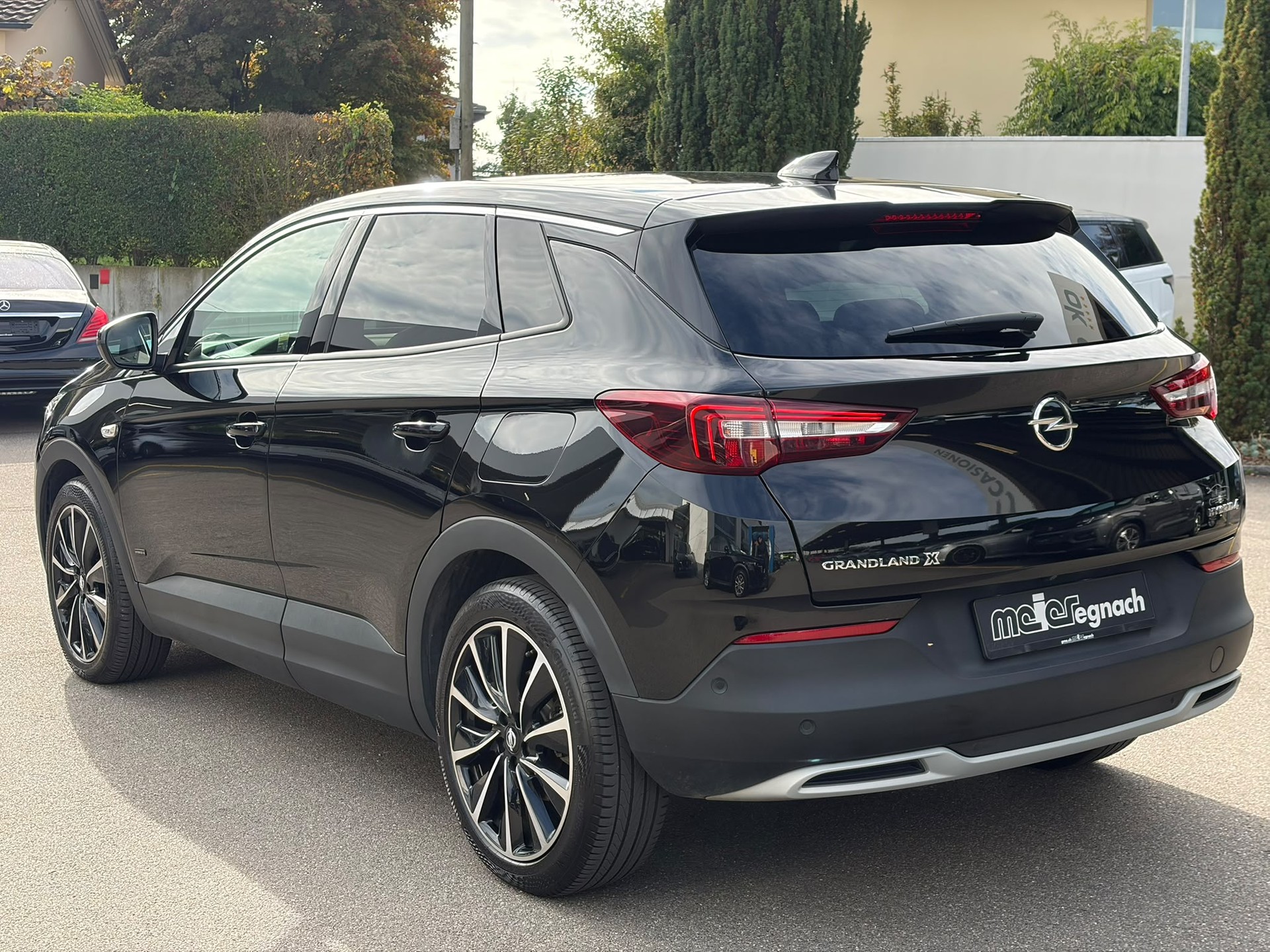 OPEL Grandland X 1.6 Hybrid4 Ultimate Automatik-image-5