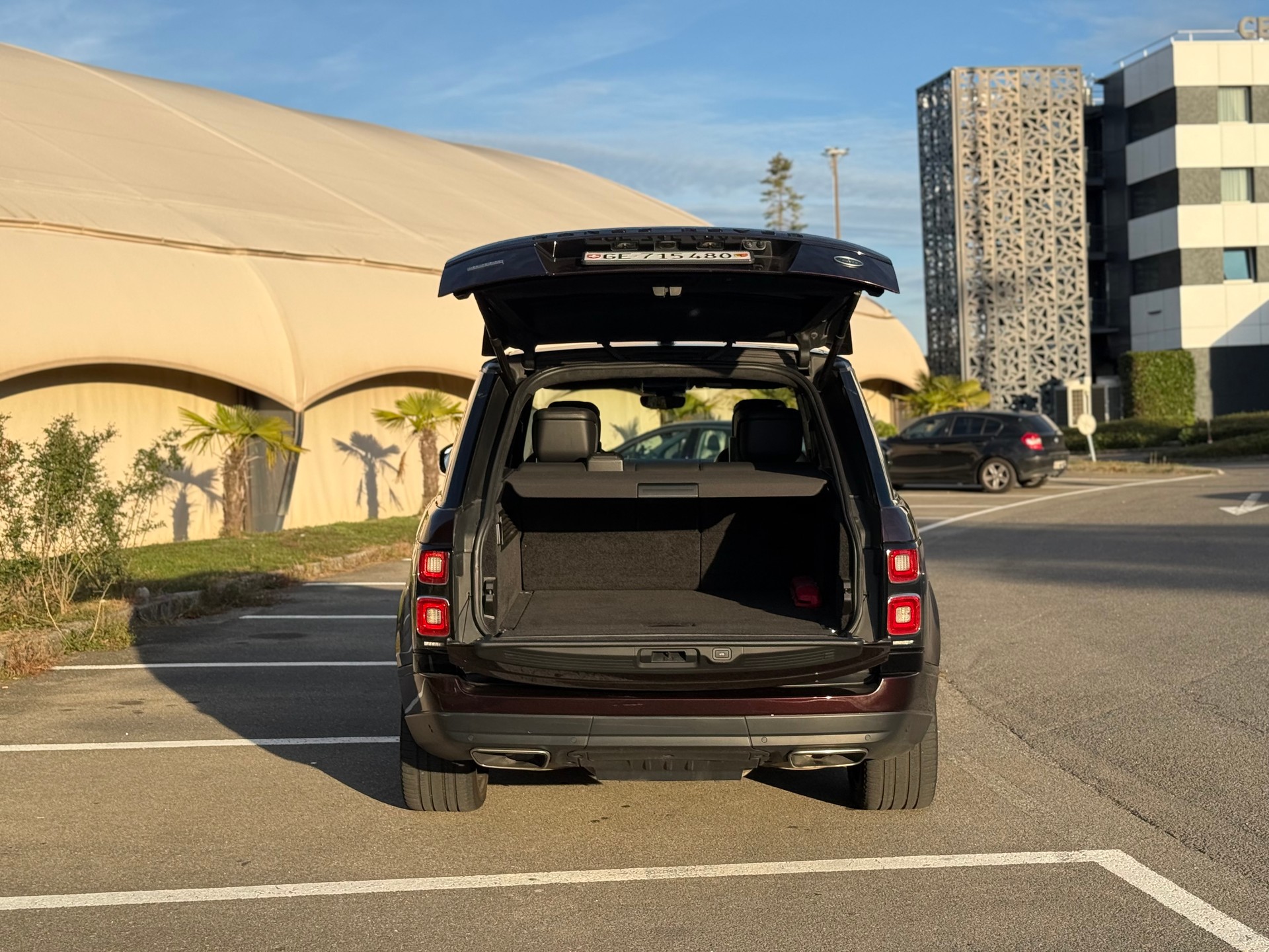 LAND ROVER 4.4 SDV8 Autobiography LWB-image-4