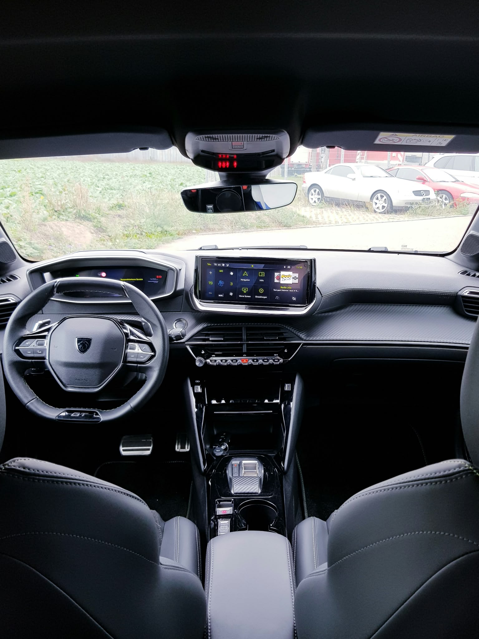 PEUGEOT 208 1.2 MHEV 145 GT-image-9
