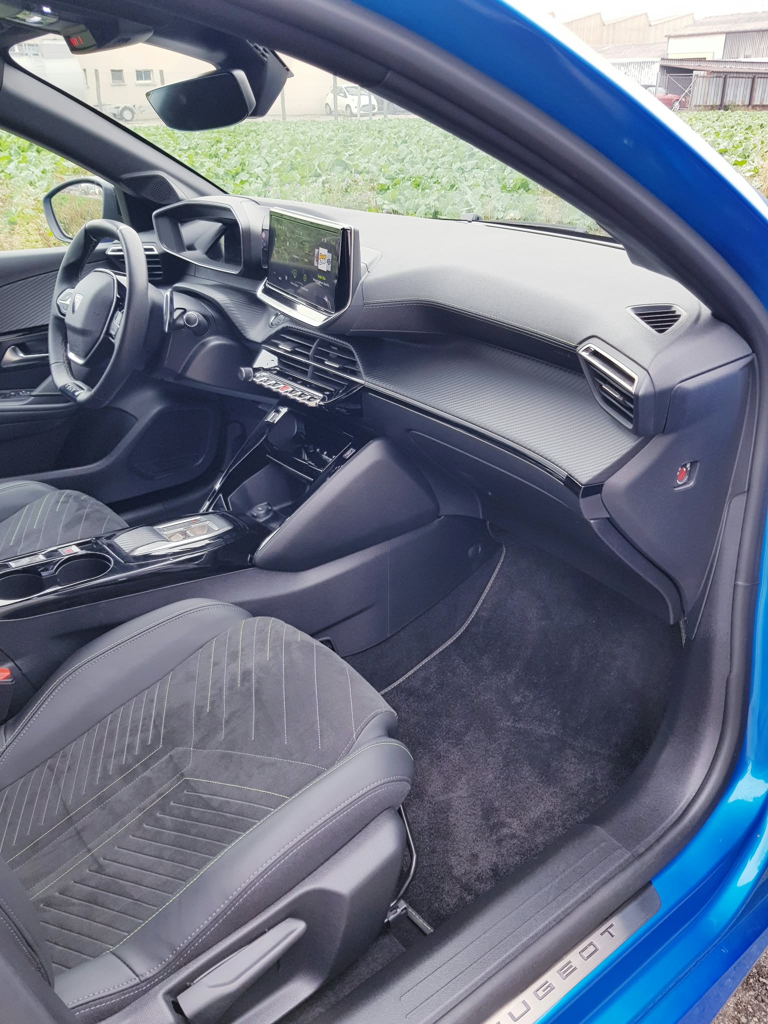 PEUGEOT 208 1.2 MHEV 145 GT-image-10