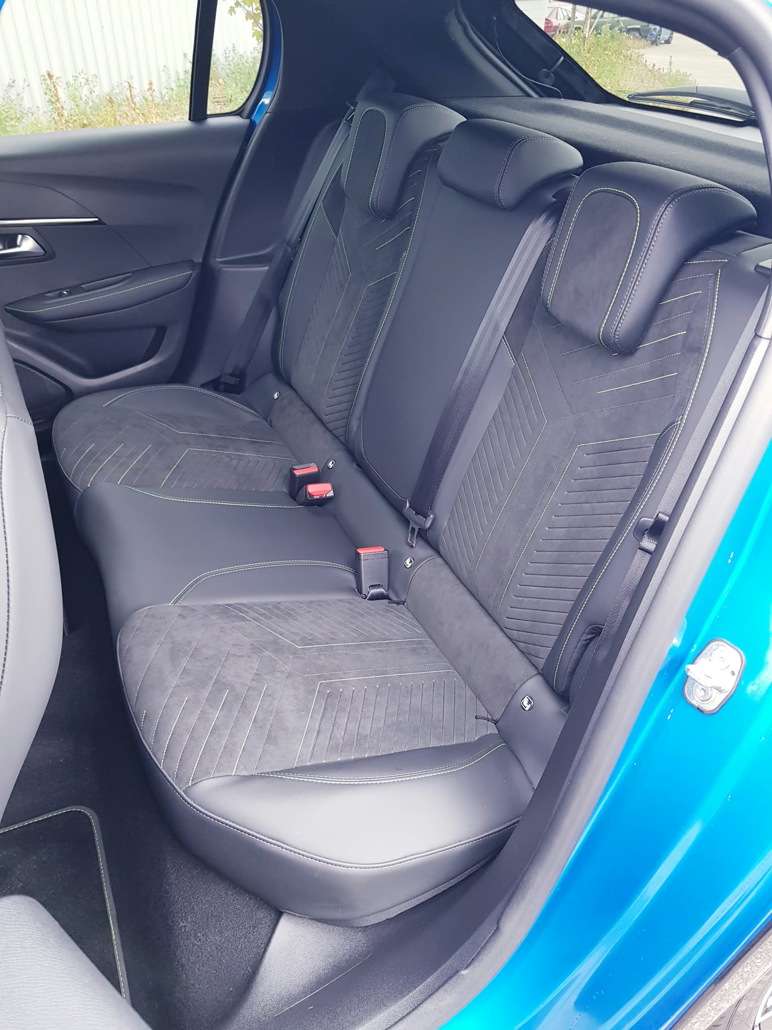 PEUGEOT 208 1.2 MHEV 145 GT-image-12