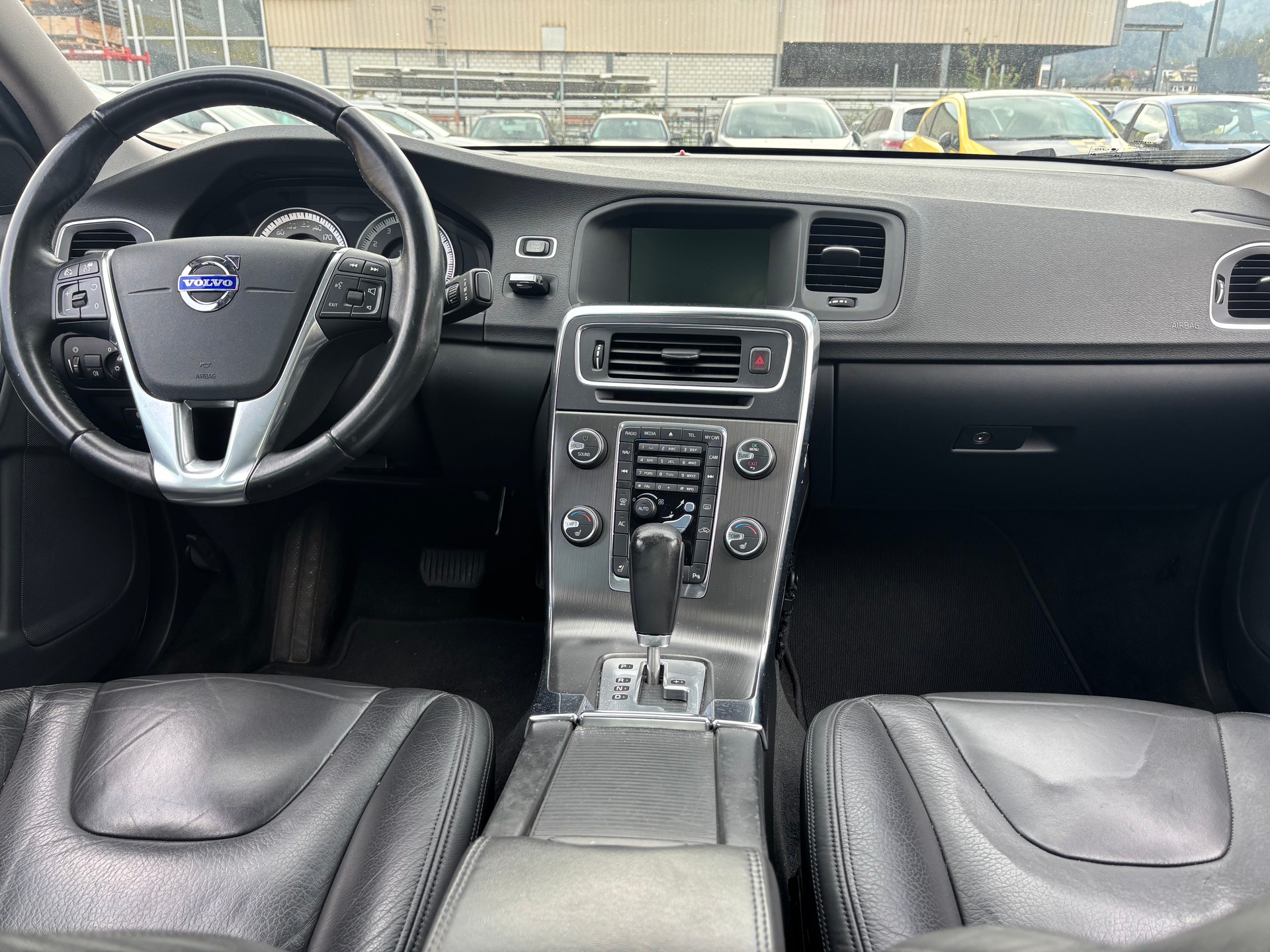 VOLVO S60 T6 AWD Momentum Geartronic-image-9