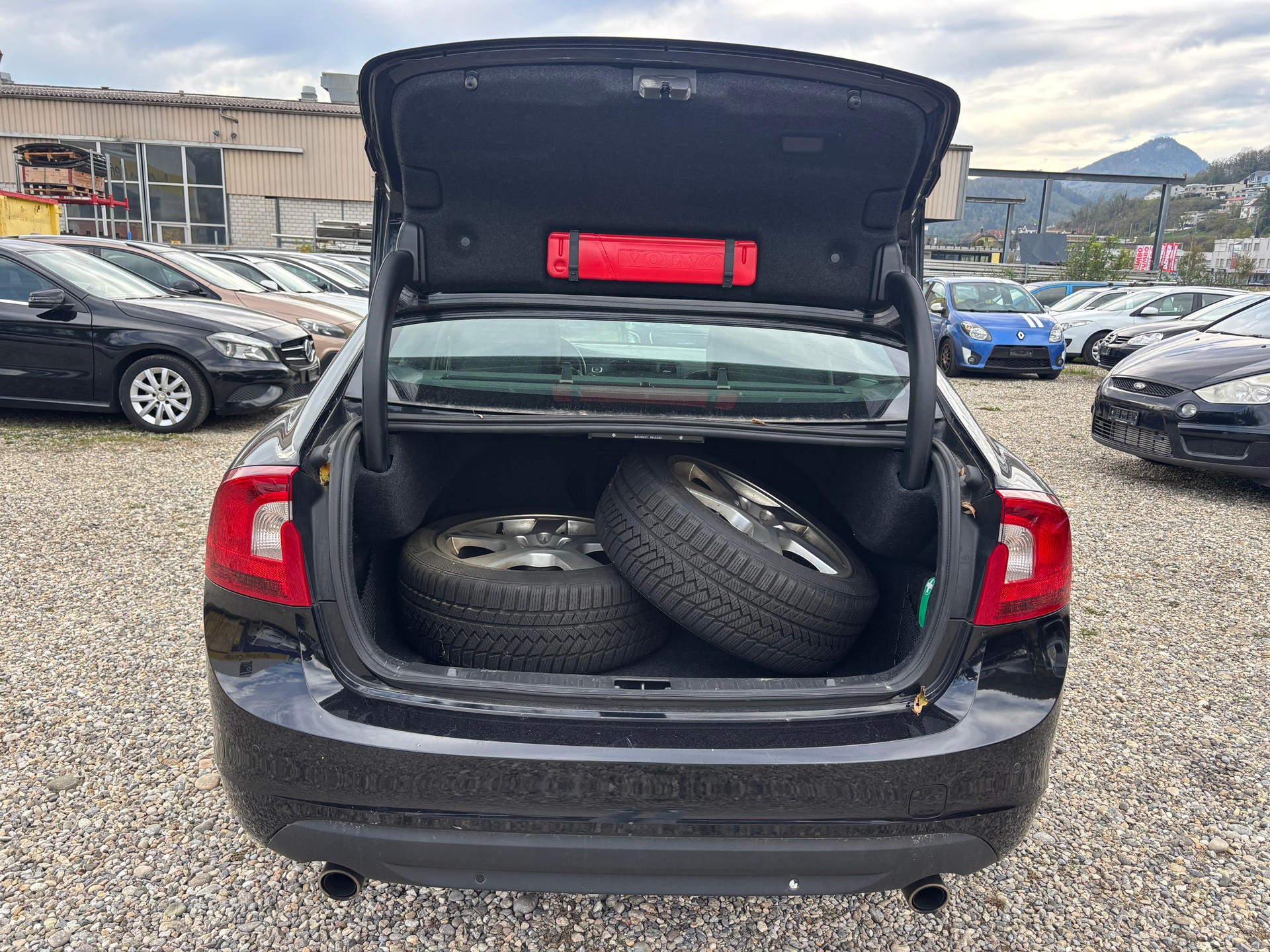 VOLVO S60 T6 AWD Momentum Geartronic-image-6