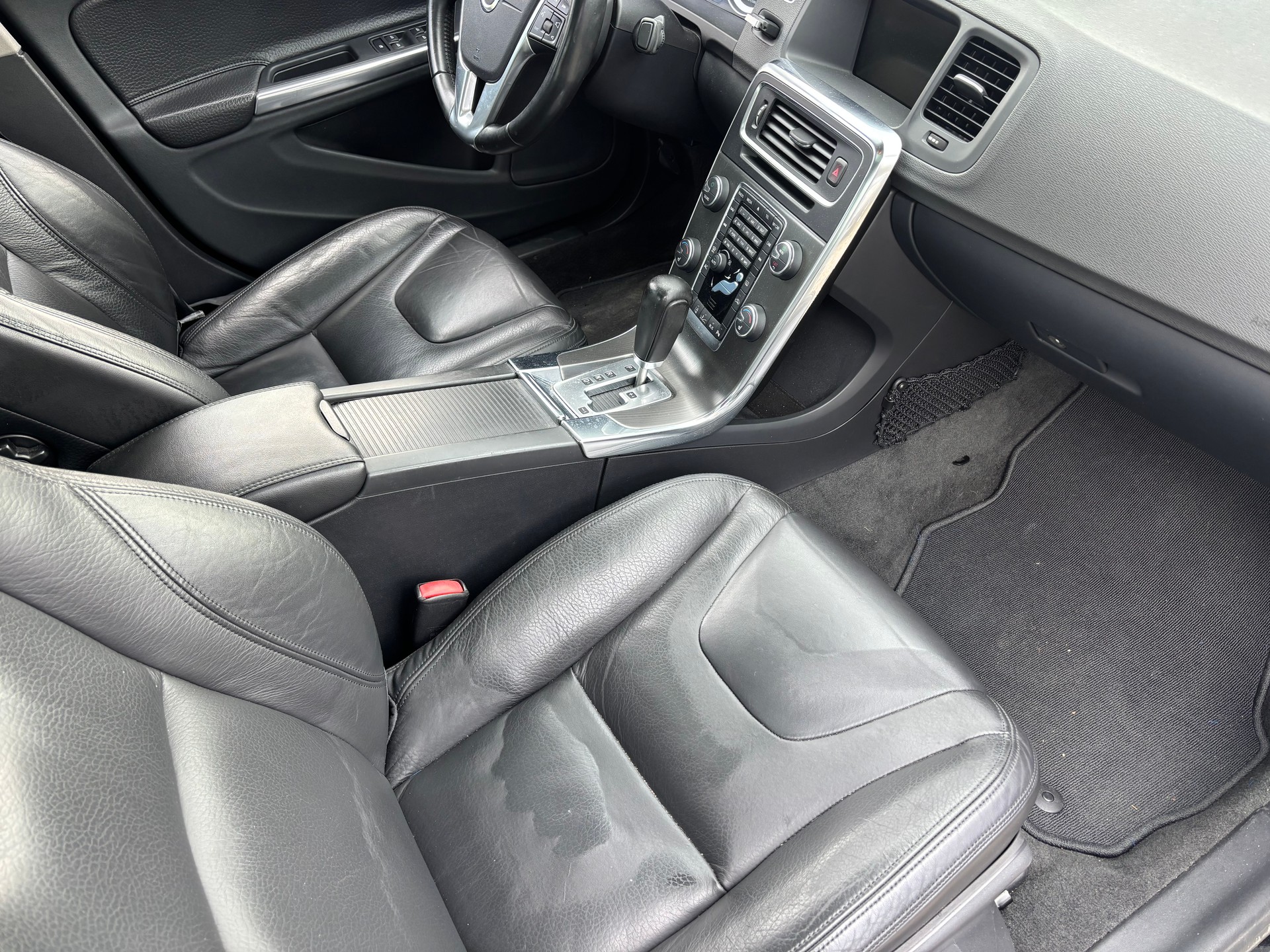 VOLVO S60 T6 AWD Momentum Geartronic-image-7