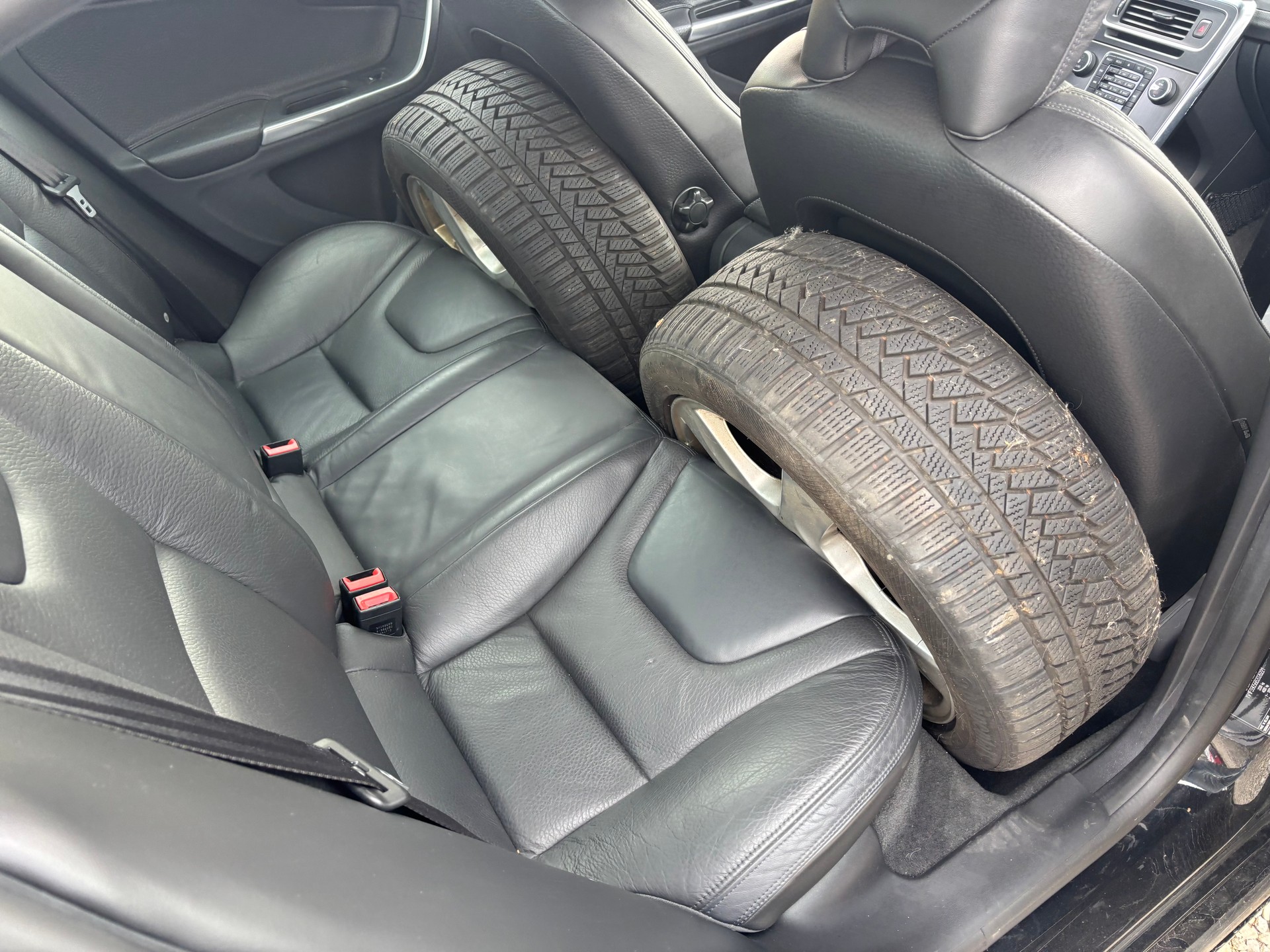 VOLVO S60 T6 AWD Momentum Geartronic-image-13