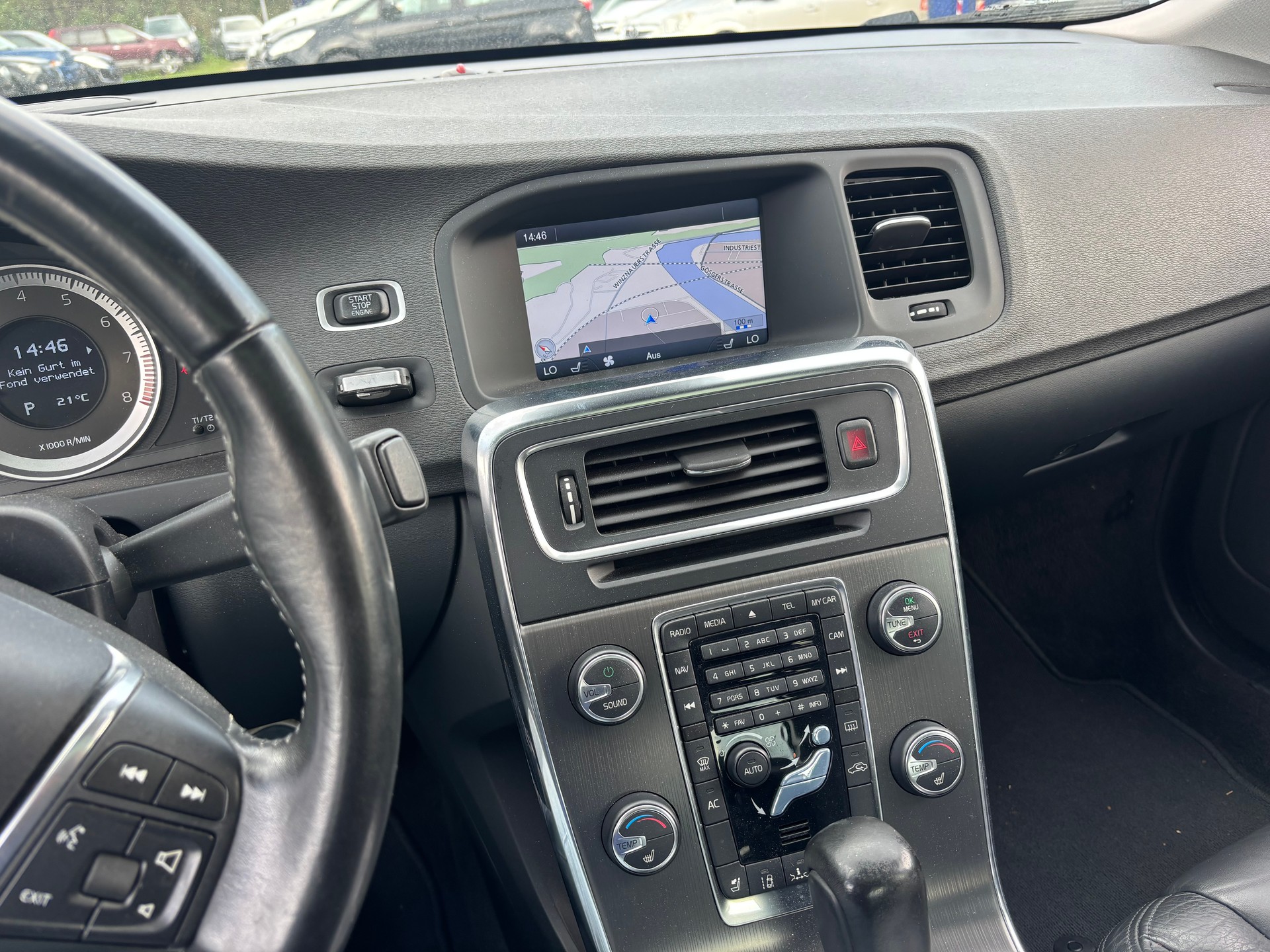 VOLVO S60 T6 AWD Momentum Geartronic-image-11