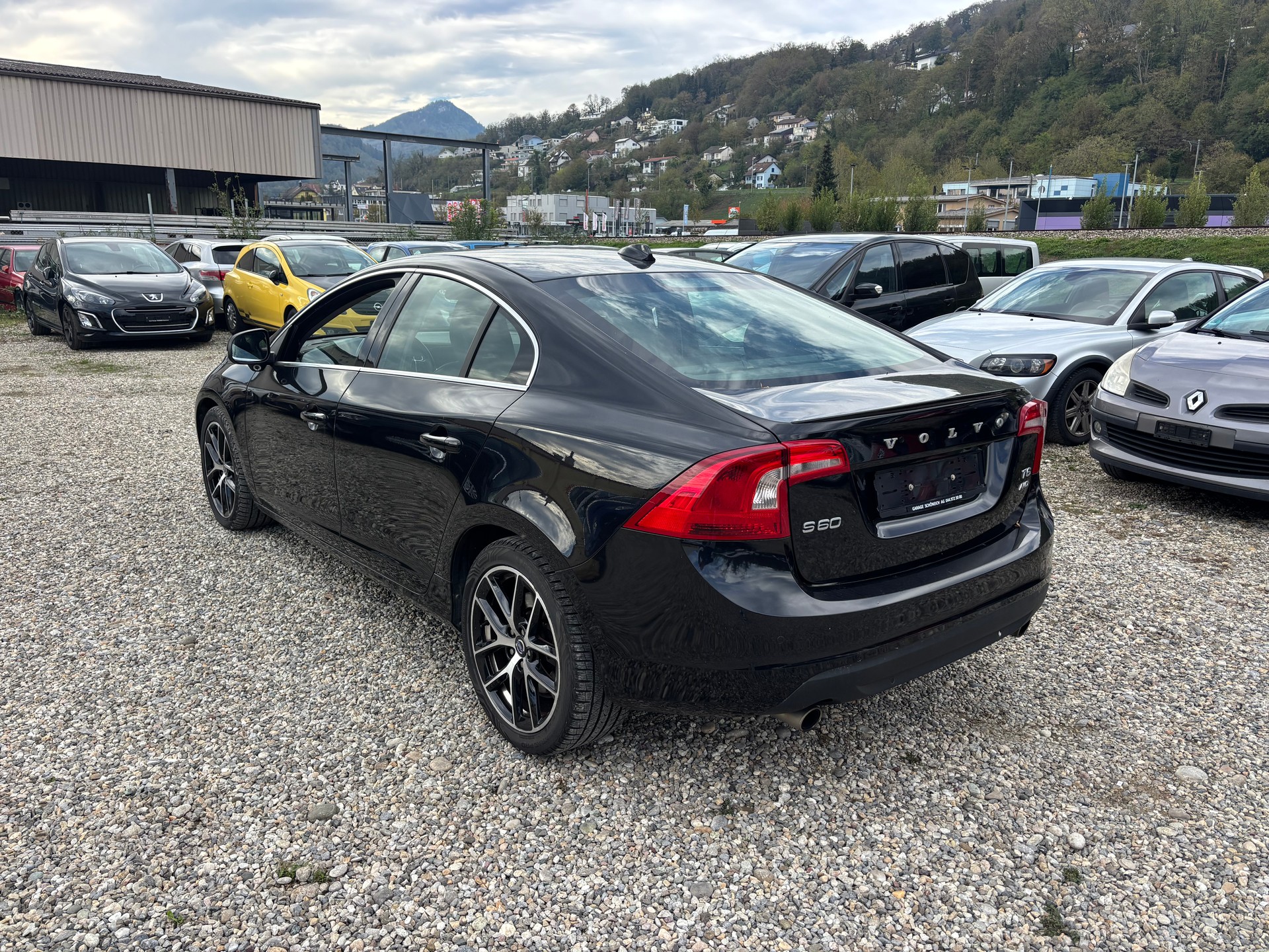 VOLVO S60 T6 AWD Momentum Geartronic-image-3