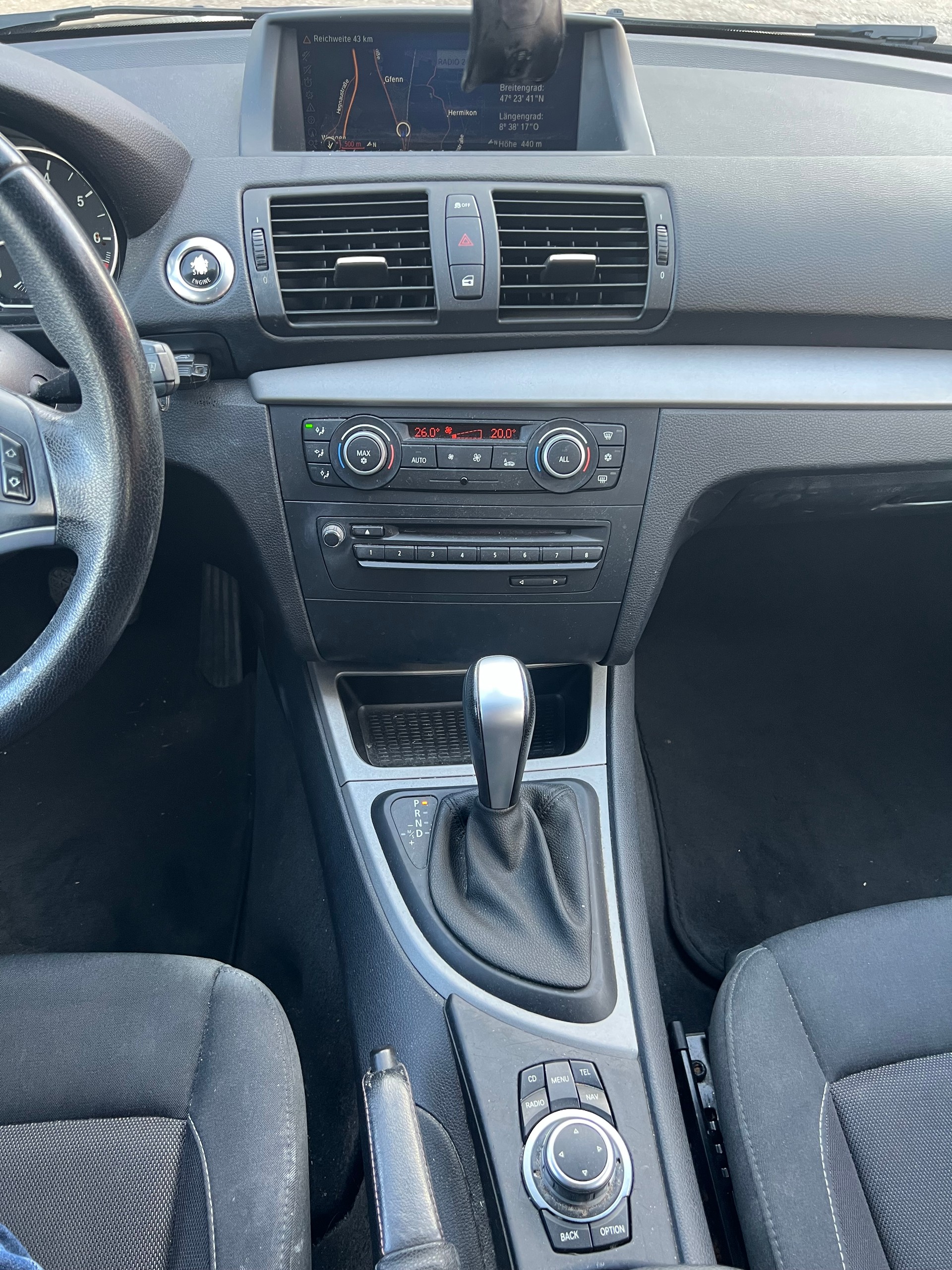 BMW 116i Dynamic Edition Steptronic-image-7