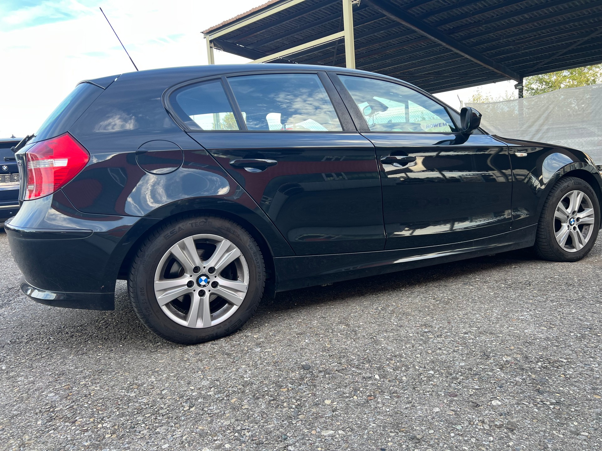 BMW 116i Dynamic Edition Steptronic-image-8