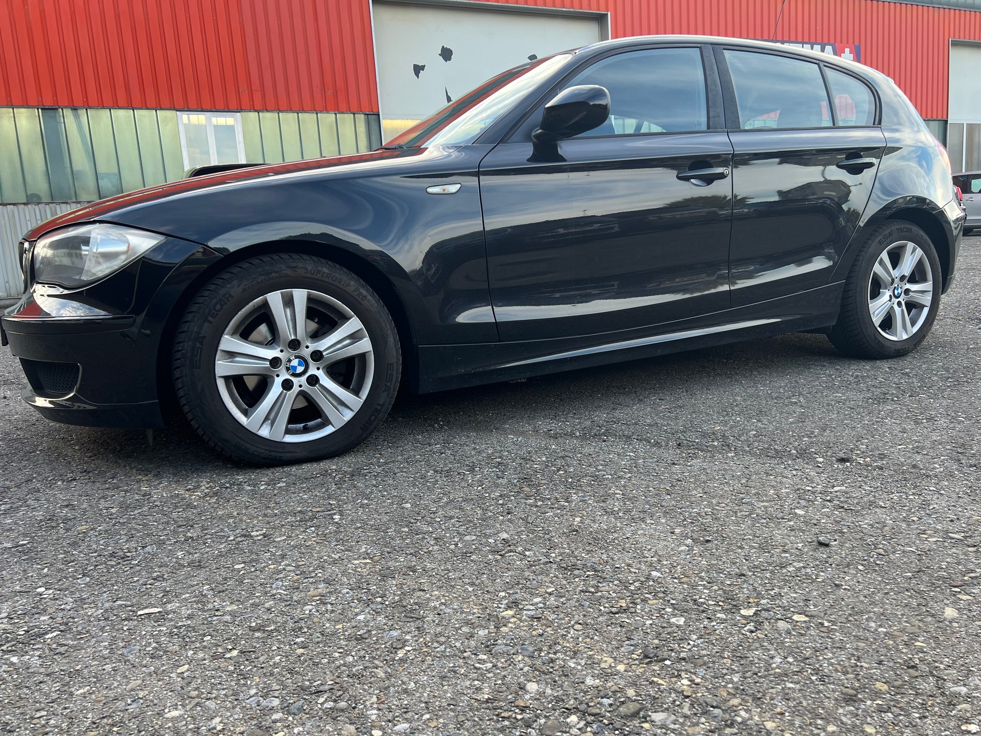 BMW 116i Dynamic Edition Steptronic-image-5