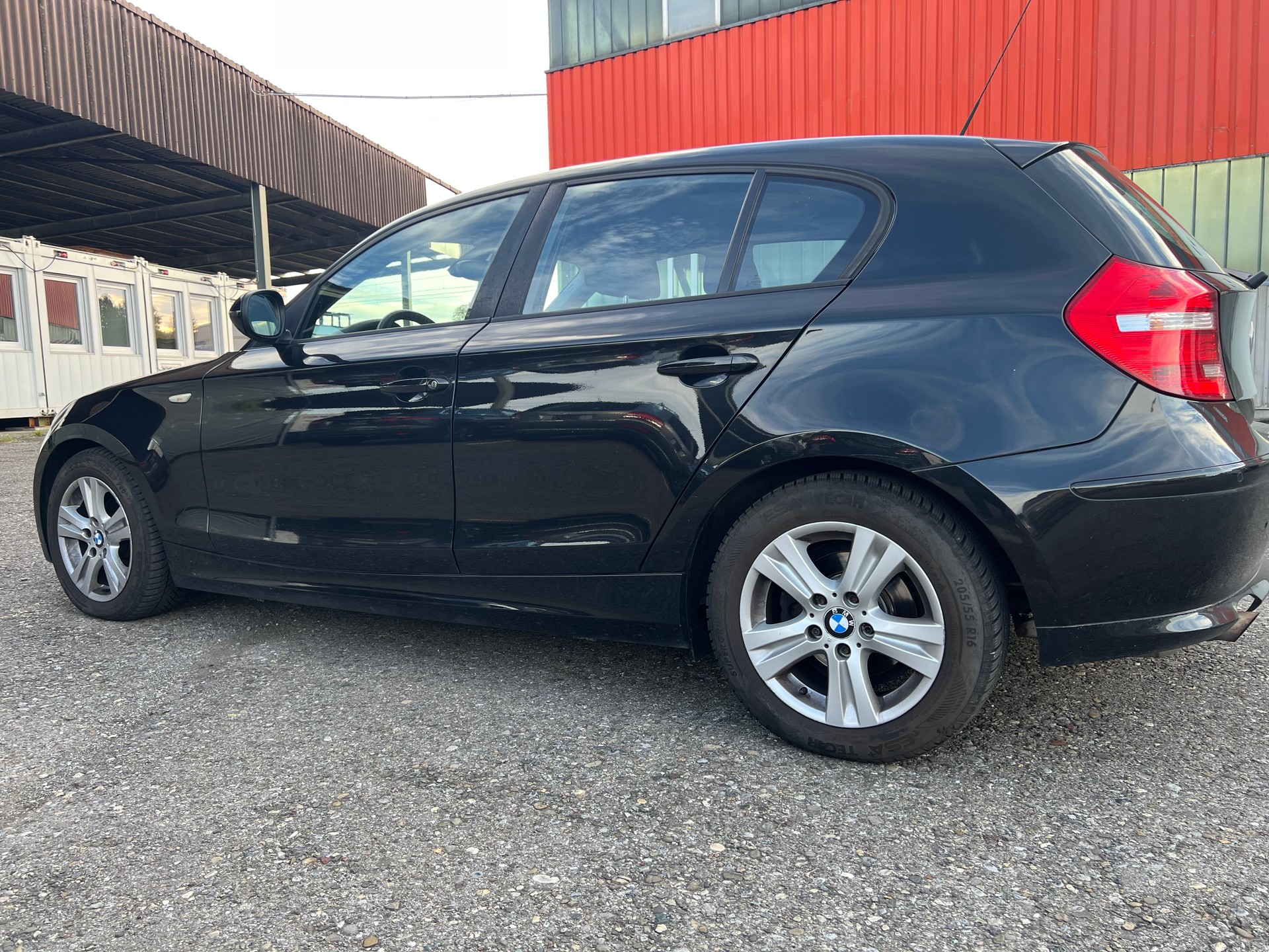 BMW 116i Dynamic Edition Steptronic-image-10
