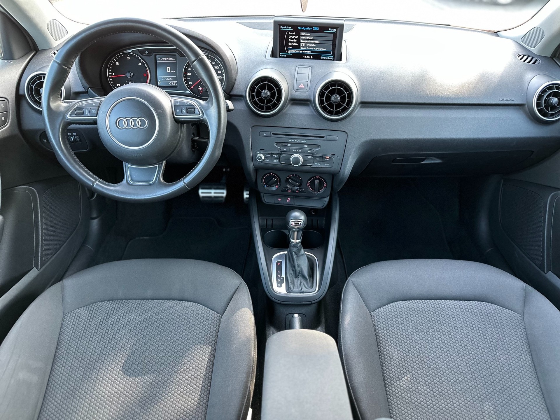 AUDI A1 Sportback 1.6 TDI Ambition DSG-image-8