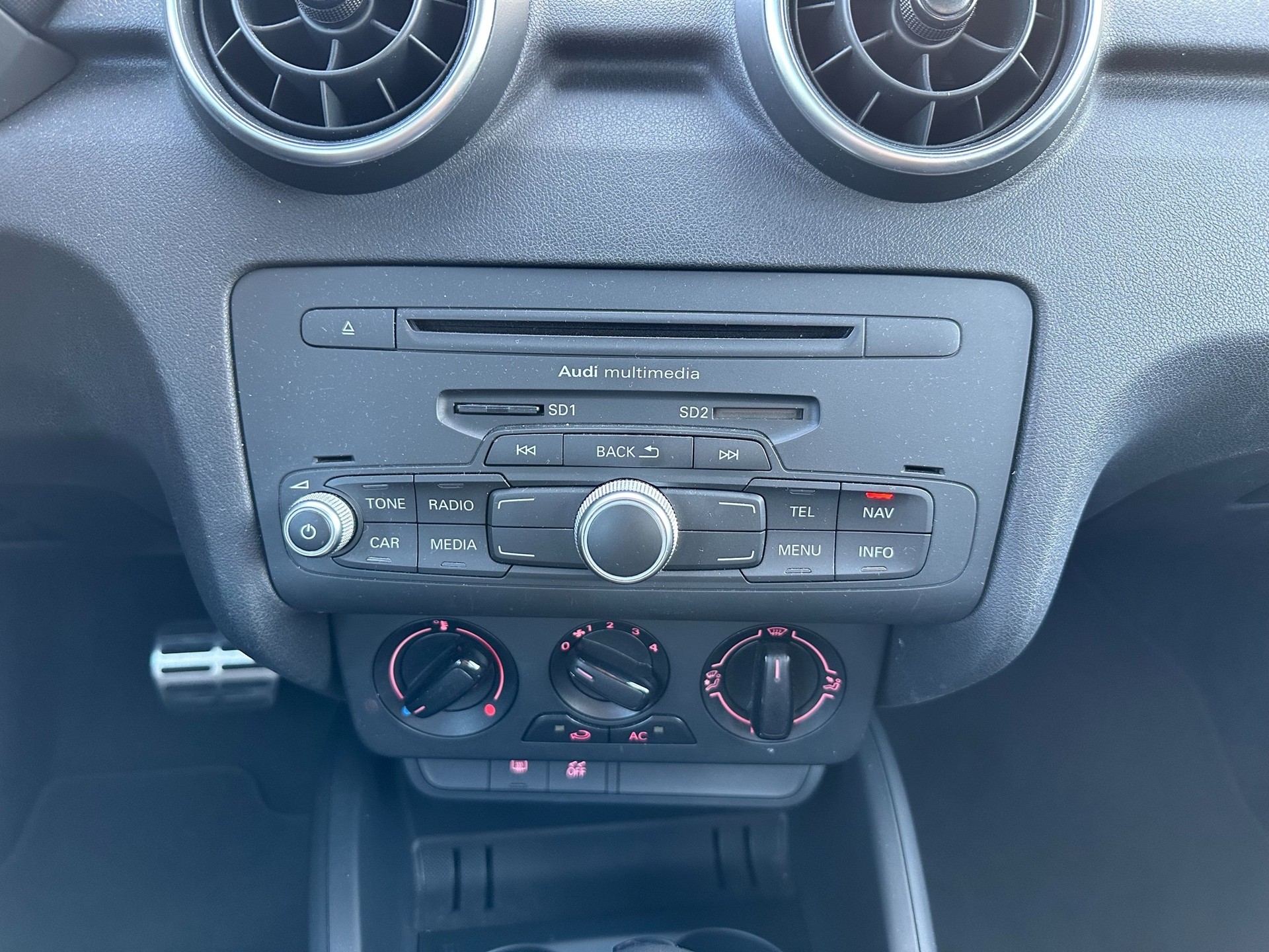 AUDI A1 Sportback 1.6 TDI Ambition DSG-image-11