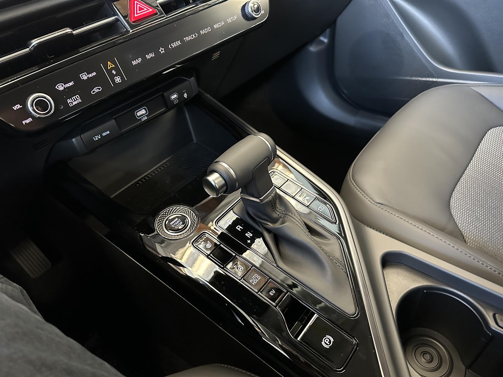 KIA Niro 1.6 GDi Plug-in Hybrid Power Edition-image-12