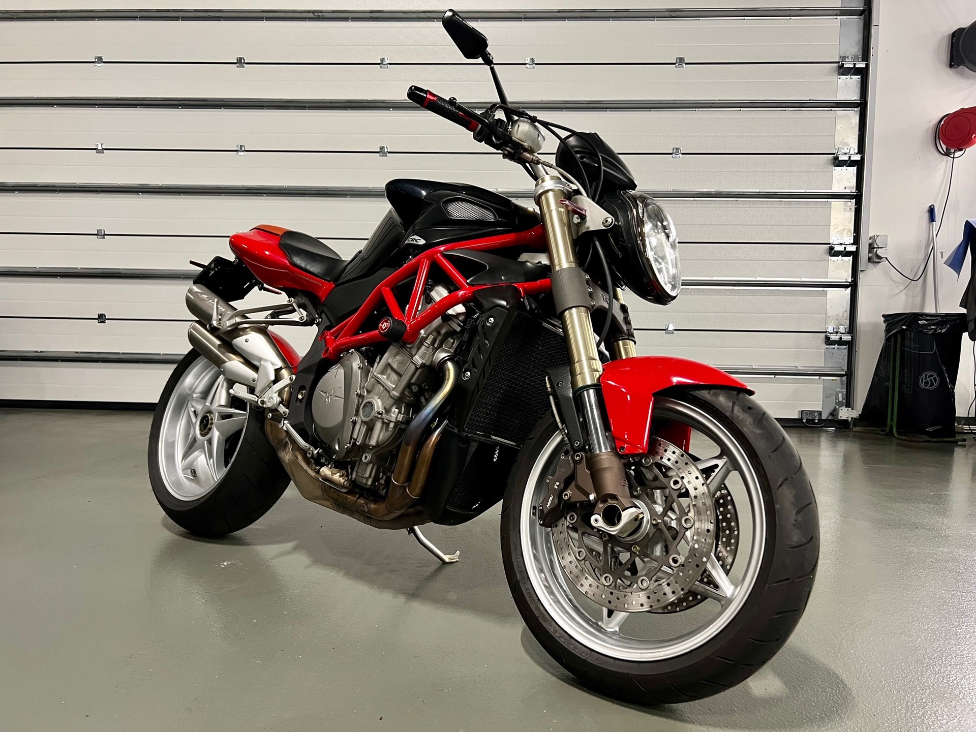 MV AGUSTA B4 Brutale 910