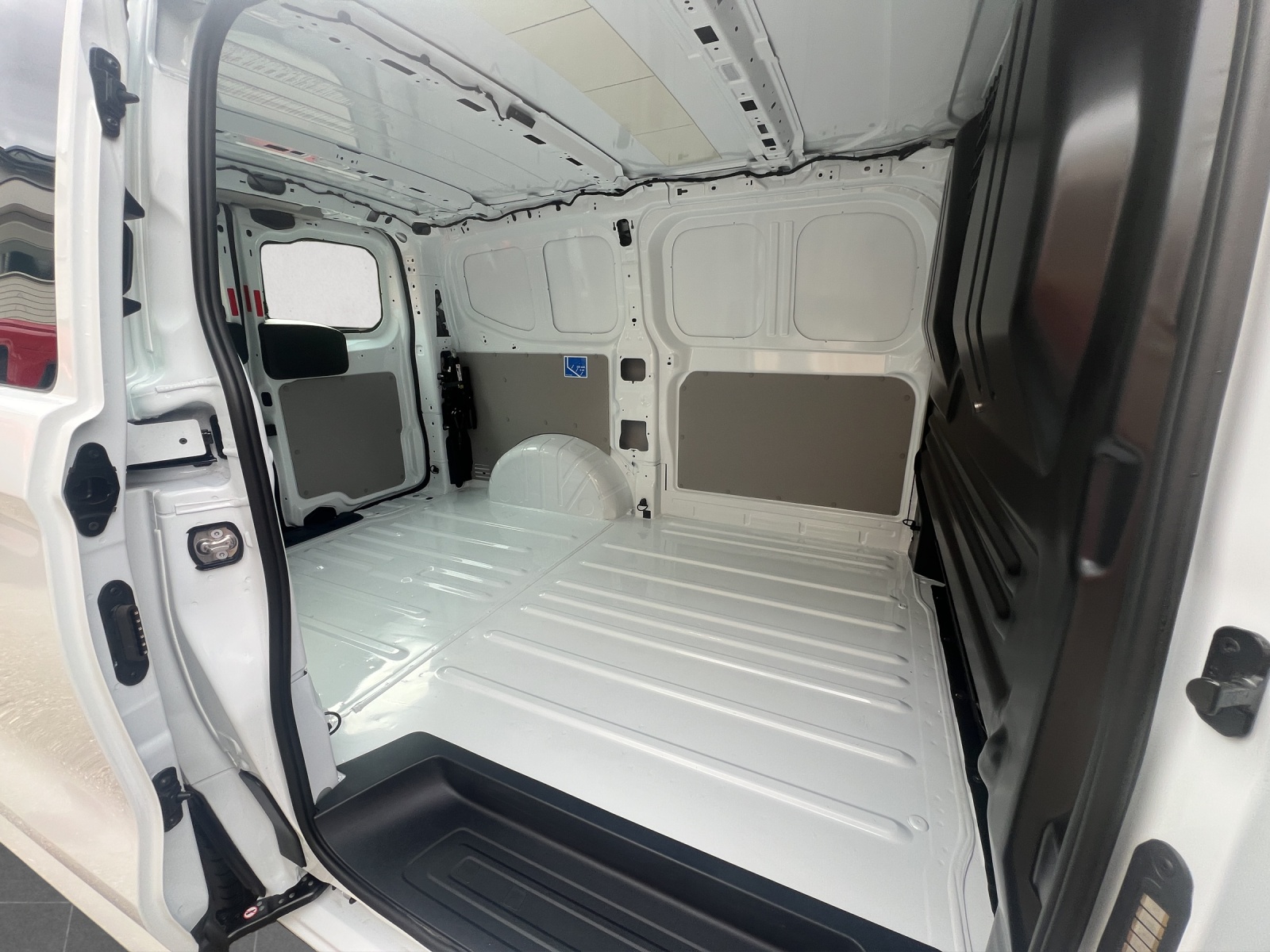 FORD Transit Custom Van 320 L1H1 Trend A-image-5