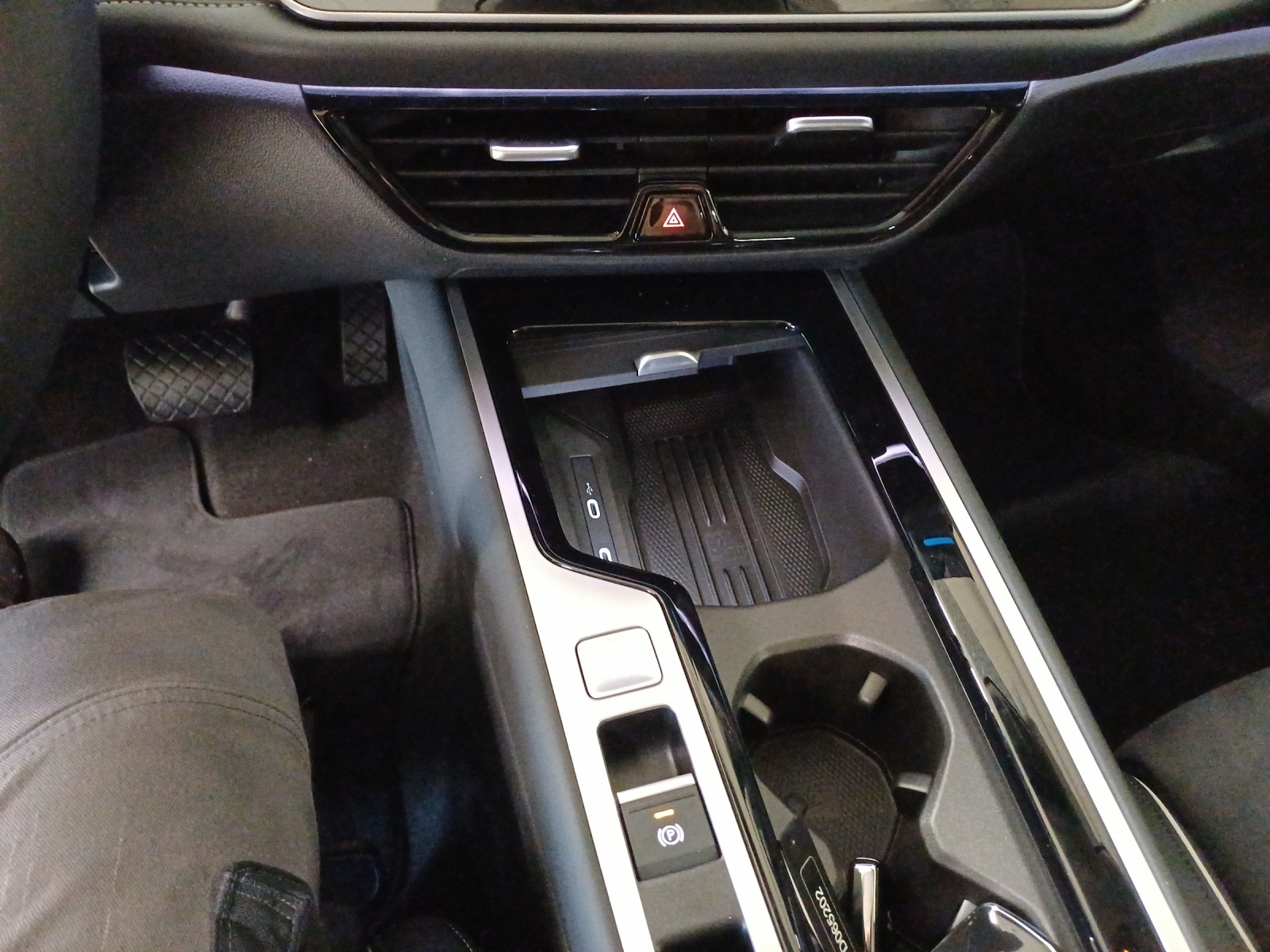 VW Passat Variant 2.0 TDI evo Elegance 4 Motion DSG-image-10