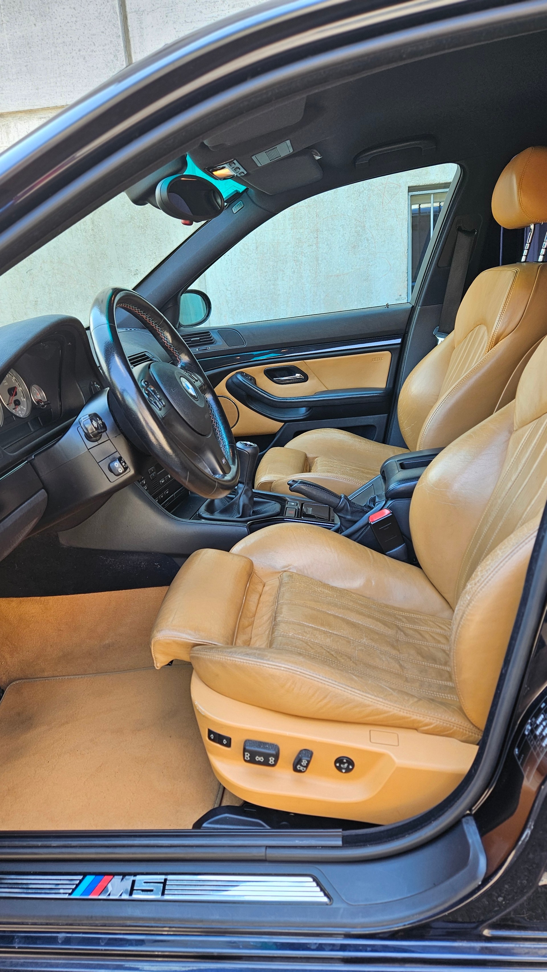 BMW M5-image-6