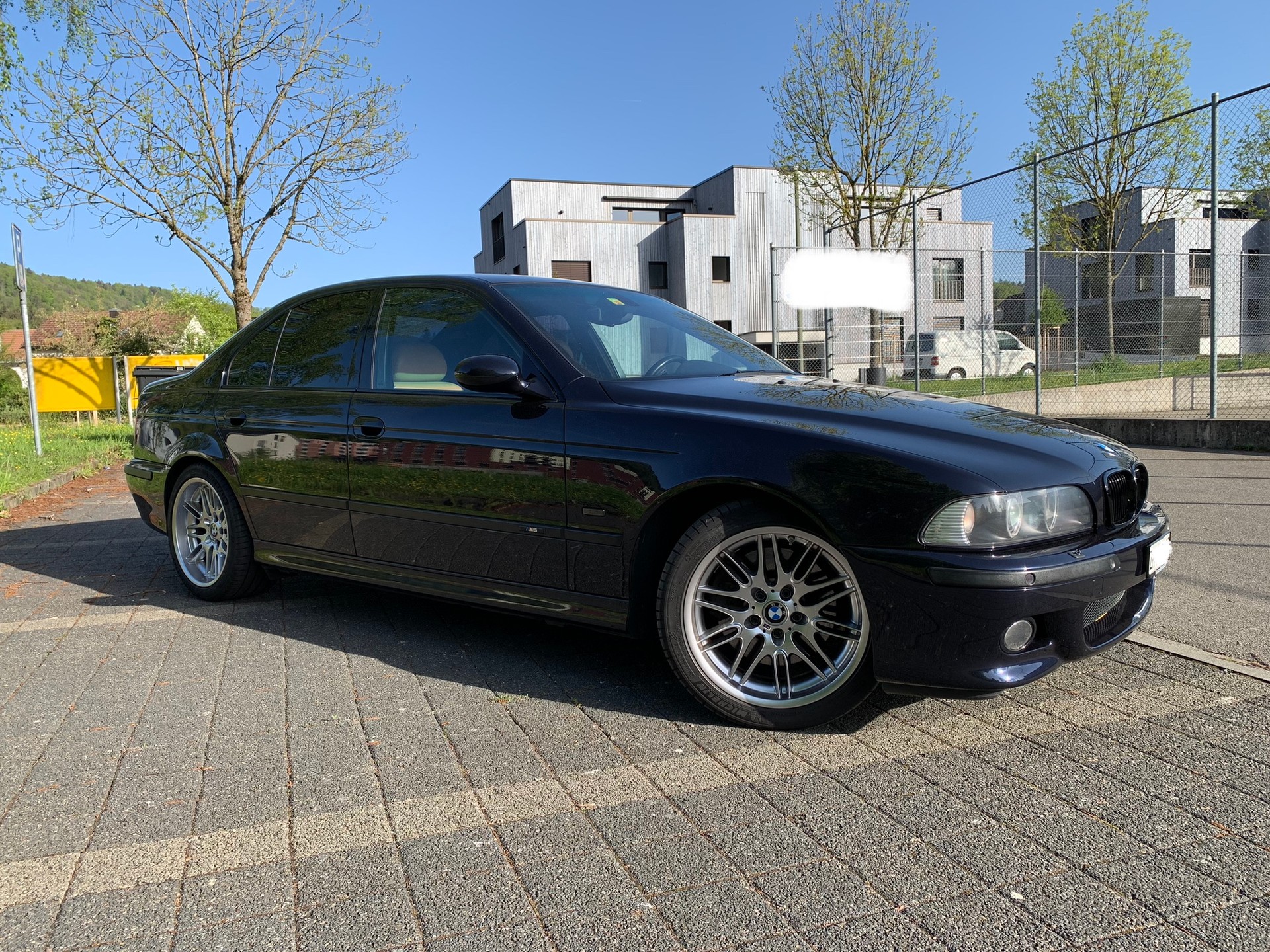 BMW M5-image-1
