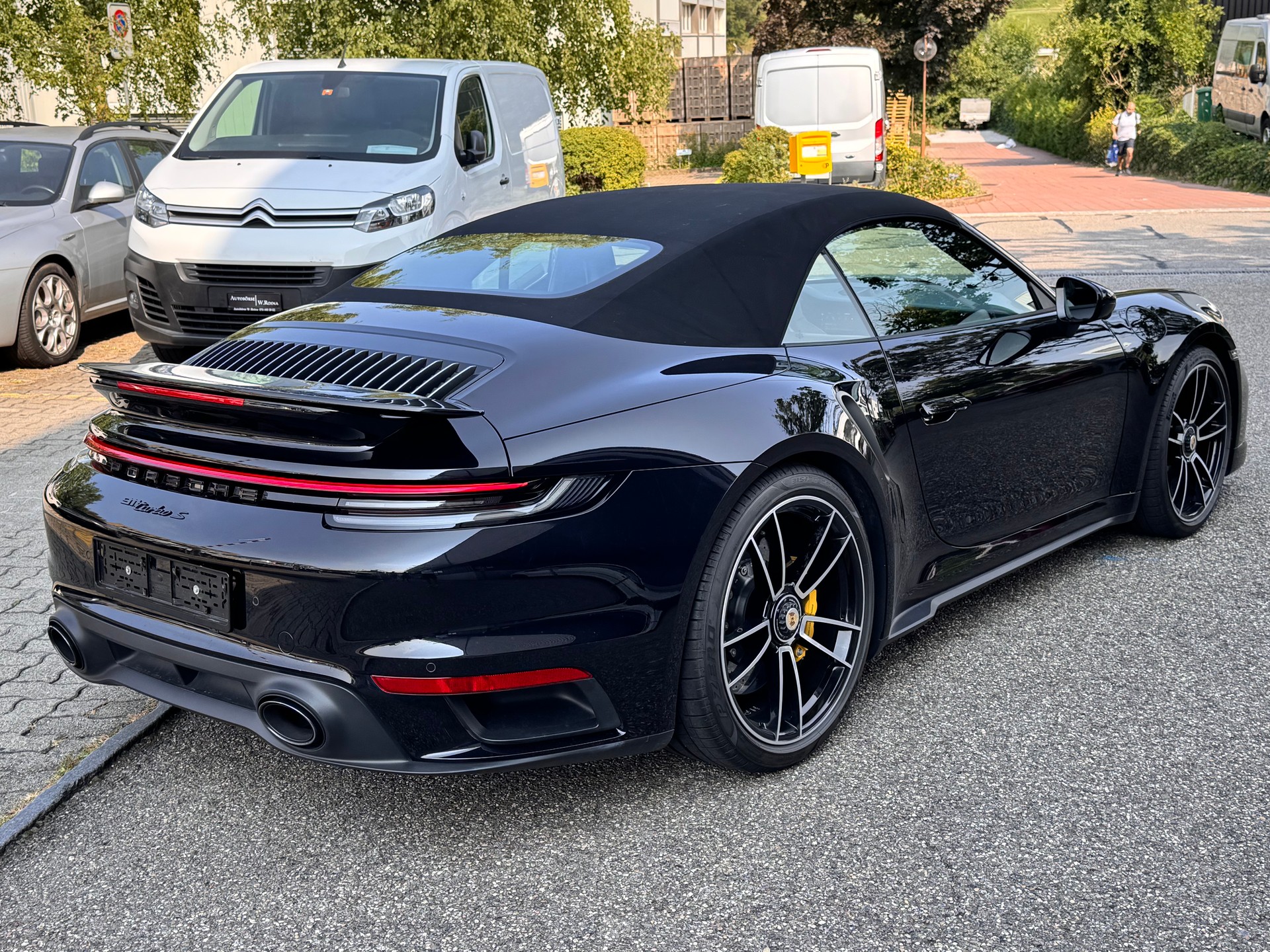PORSCHE 911 Turbo S Cabriolet PDK-image-12