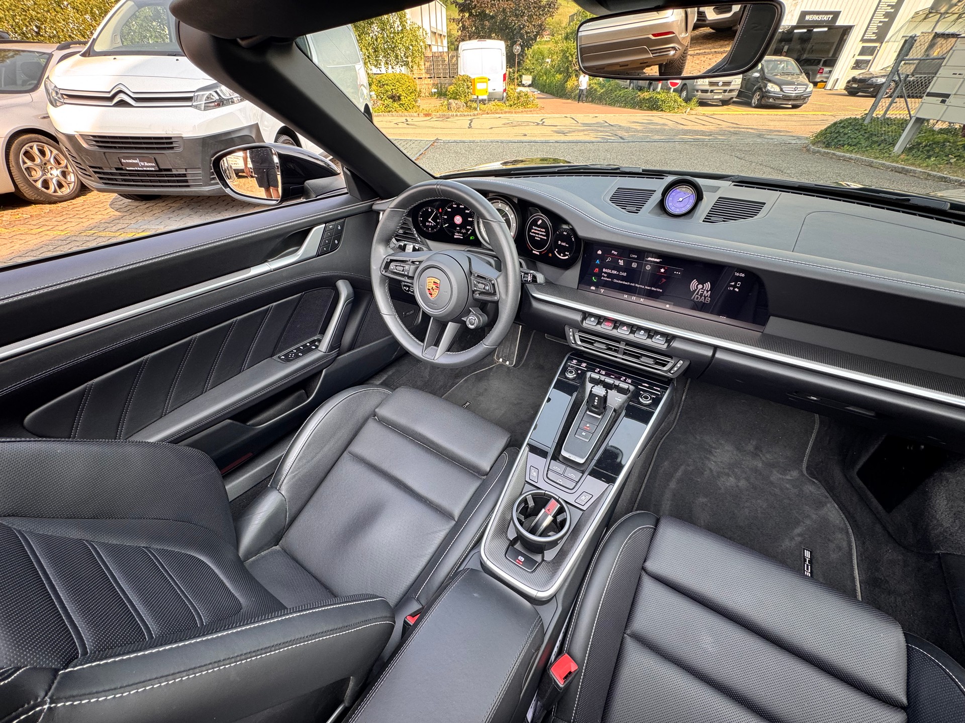 PORSCHE 911 Turbo S Cabriolet PDK-image-9