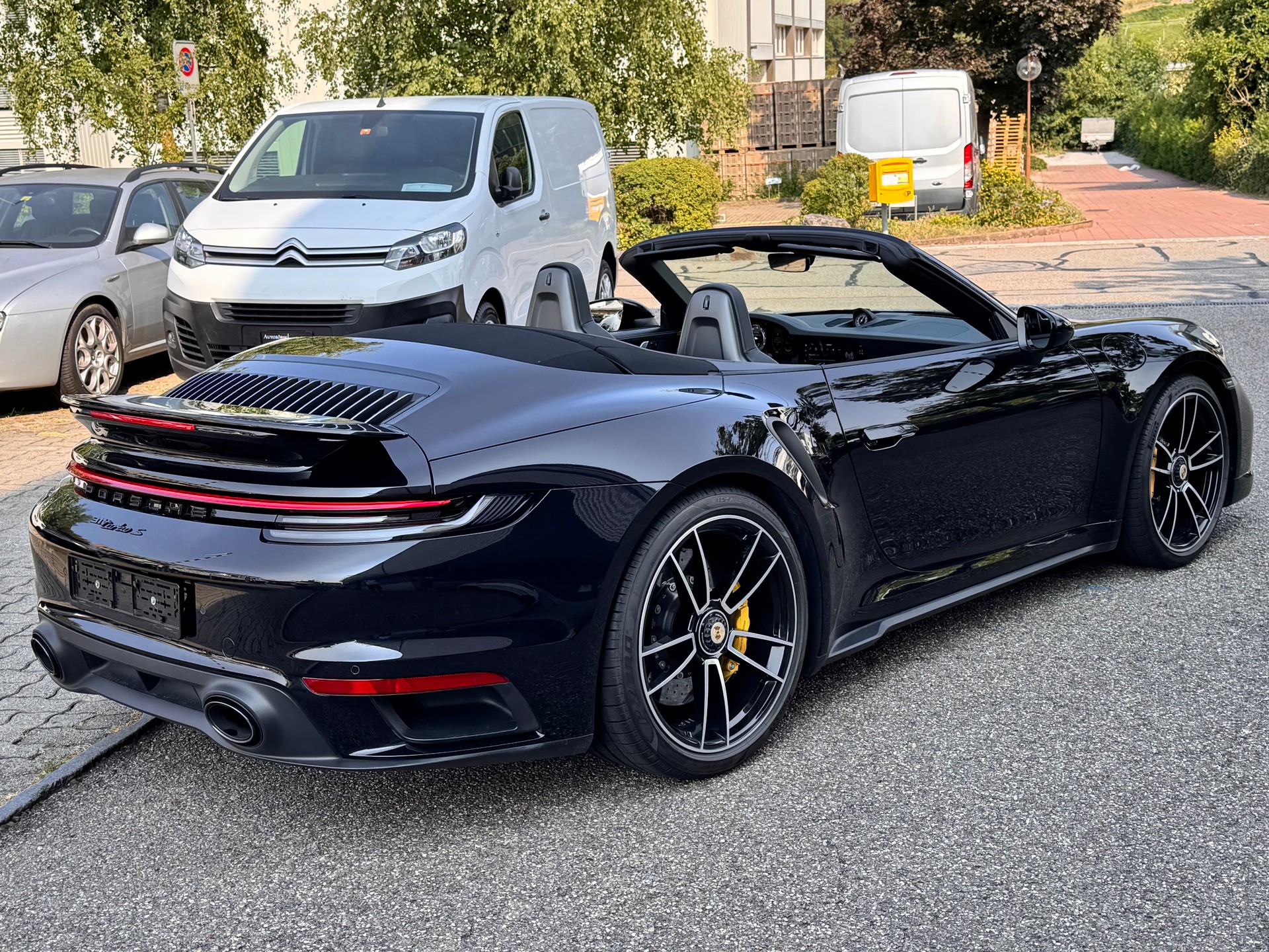 PORSCHE 911 Turbo S Cabriolet PDK-image-2