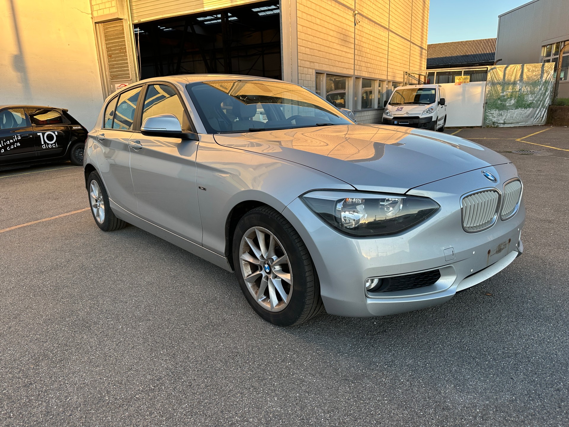 BMW 118i Urban Line-image-0