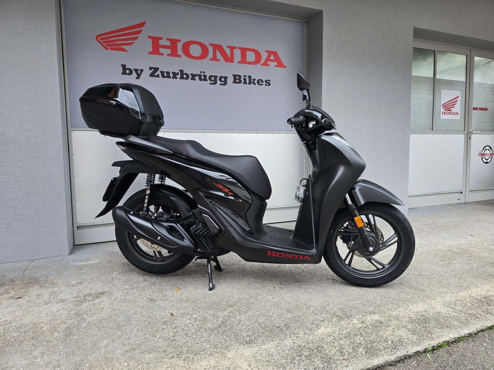 HONDA SH 125 Sporty-showroom-element-1