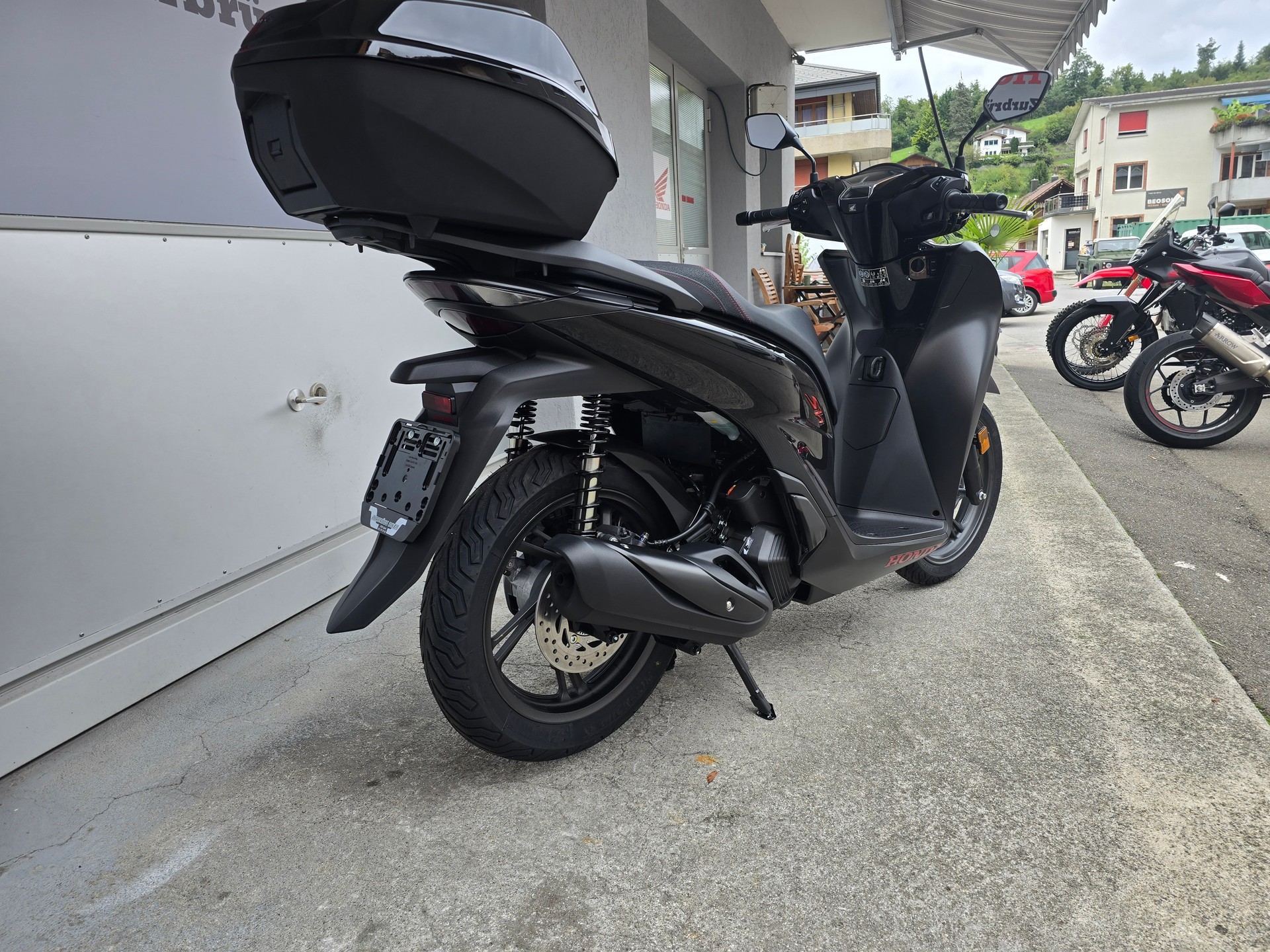 HONDA SH 125 Sporty-showroom-element-2