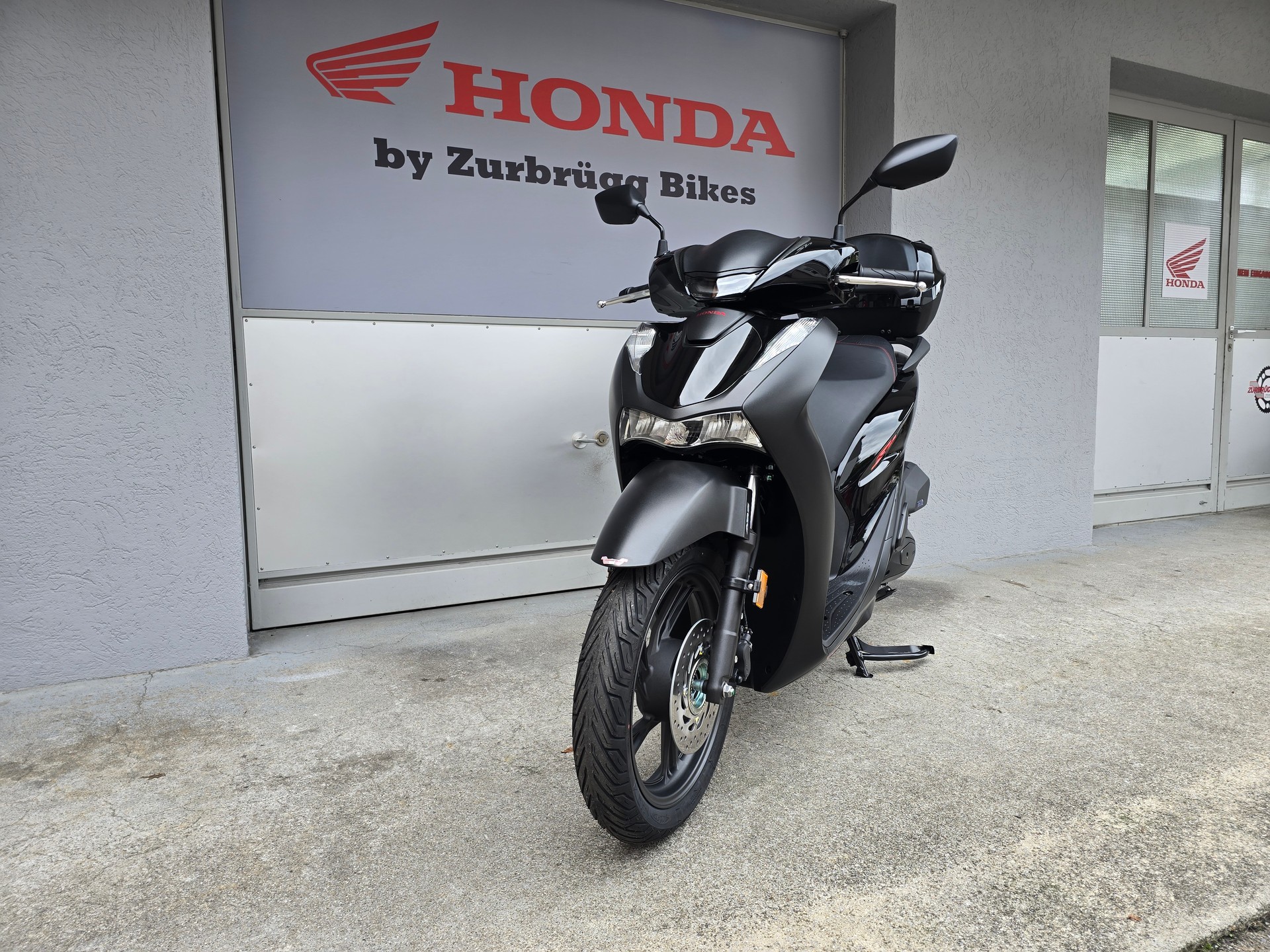 HONDA SH 125 Sporty-showroom-element-3