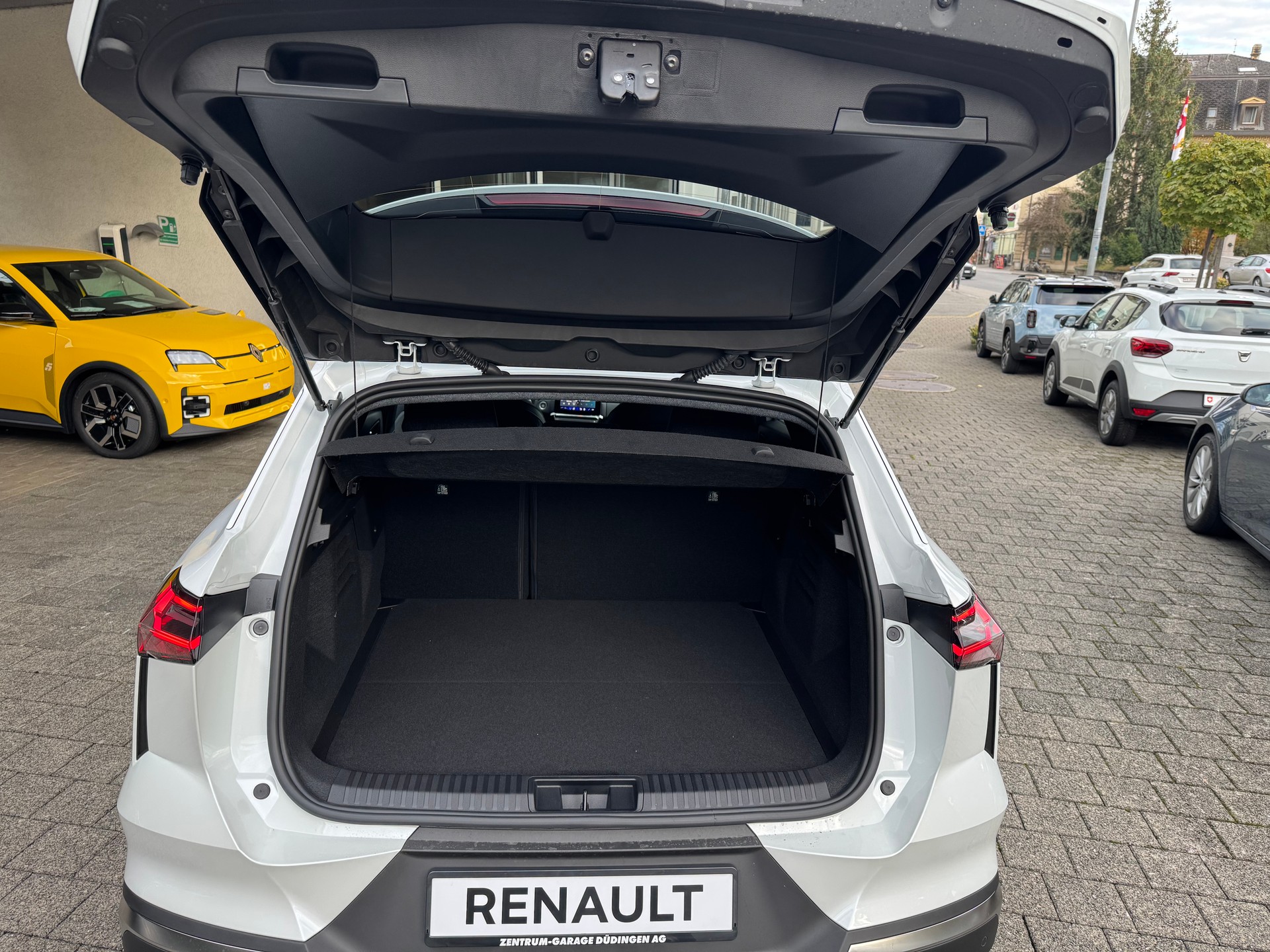 RENAULT Symbioz 1.8 E-Tech Techno-image-11