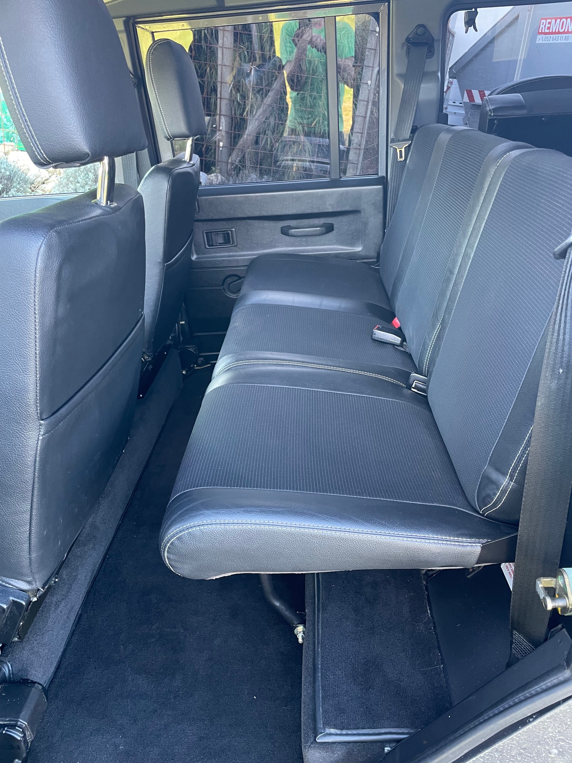 LAND ROVER Defender 110 SW 2.5 Td5-image-10