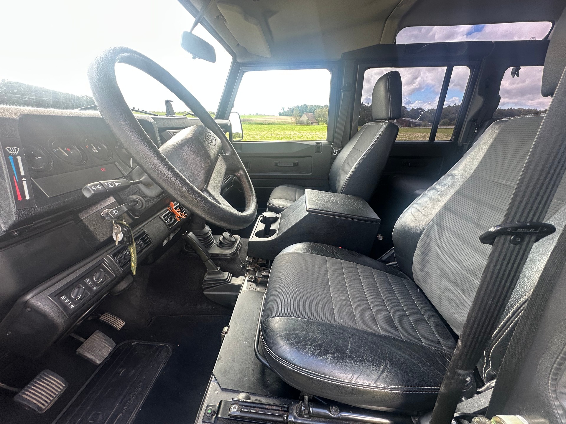LAND ROVER Defender 110 SW 2.5 Td5-image-8