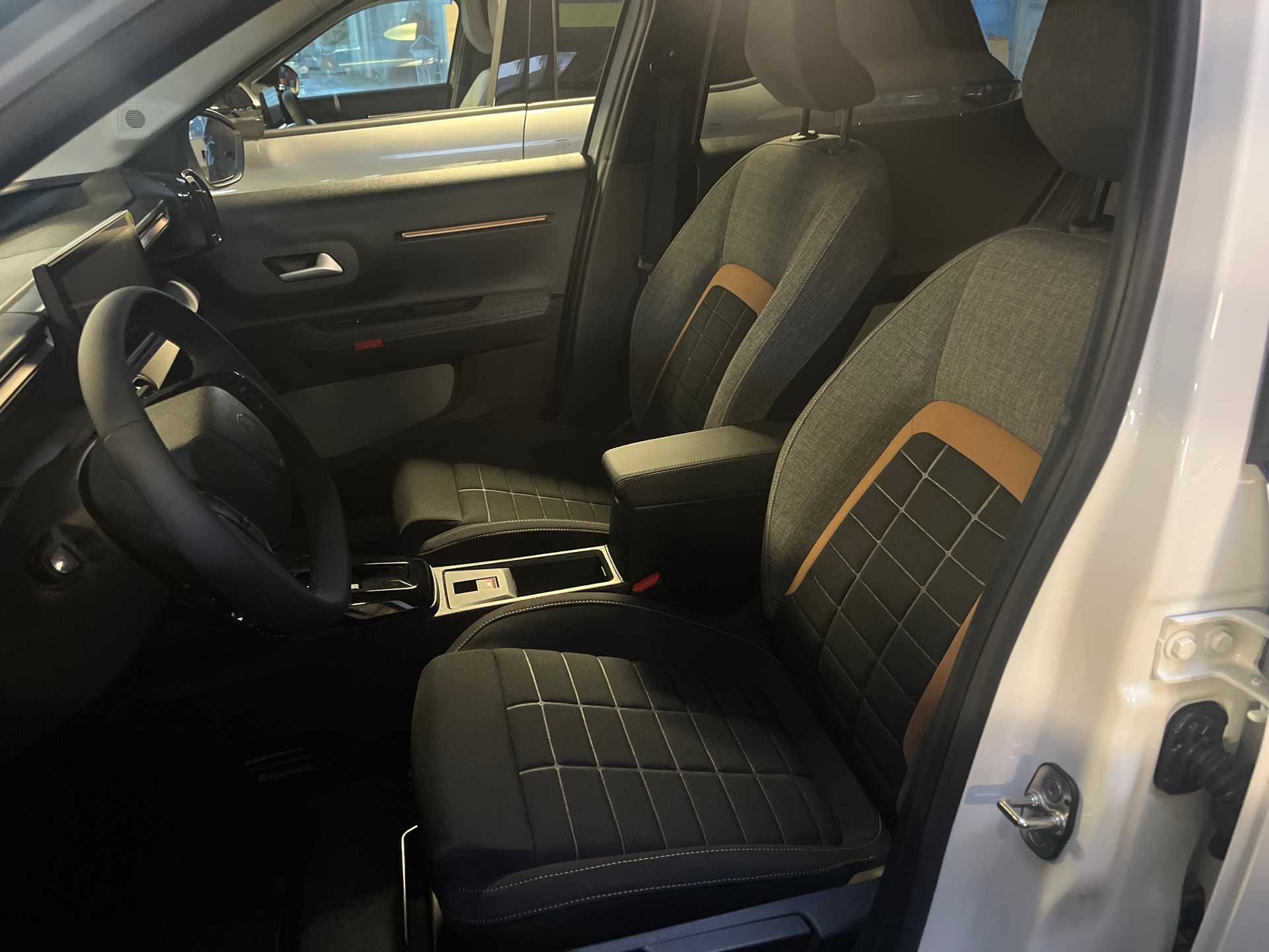 CITROEN C3 Aircross 1.2 MHEV Plus-image-1