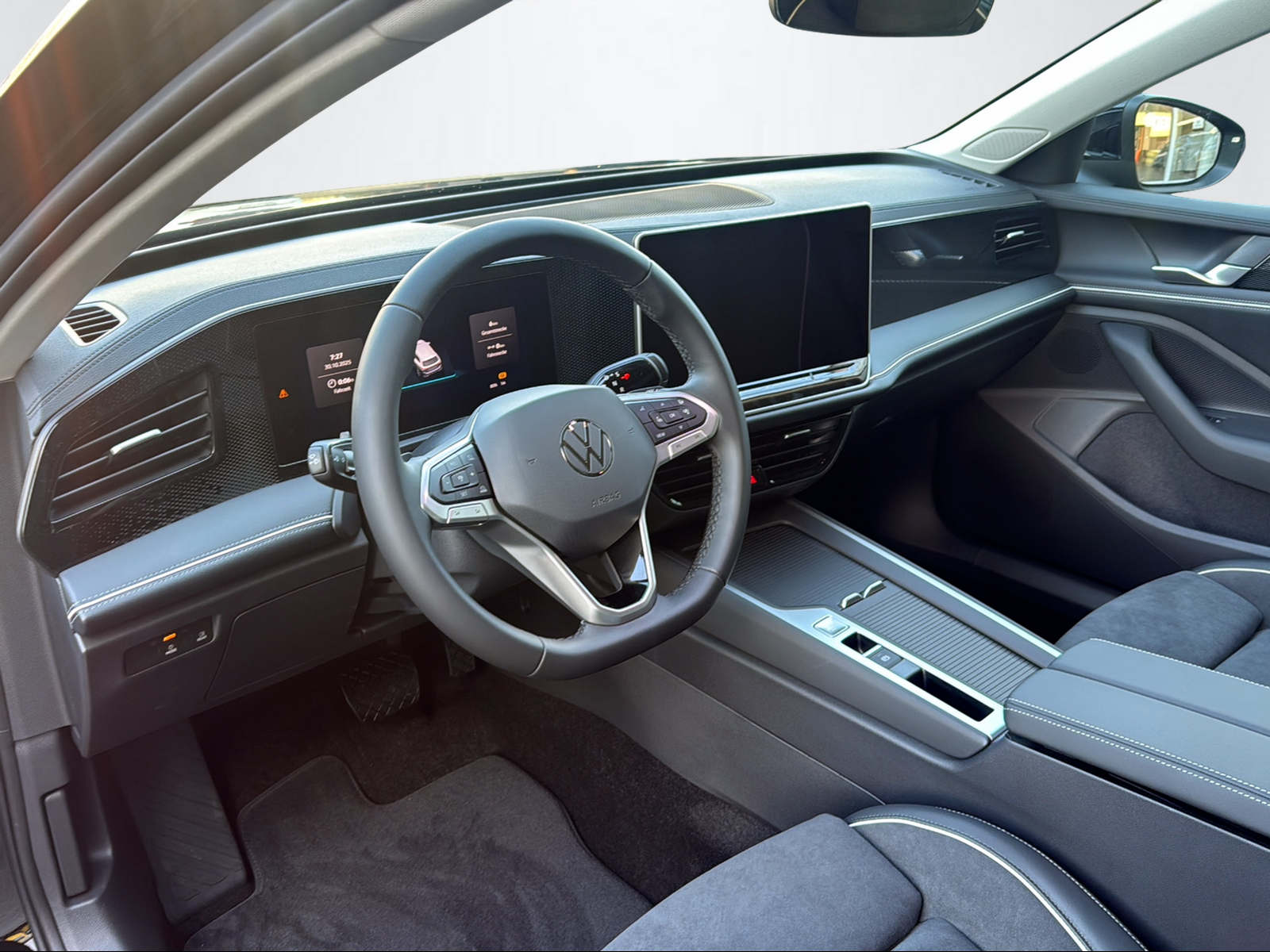 VW Passat Variant 2.0 TDI Business DSG 4motion-image-10