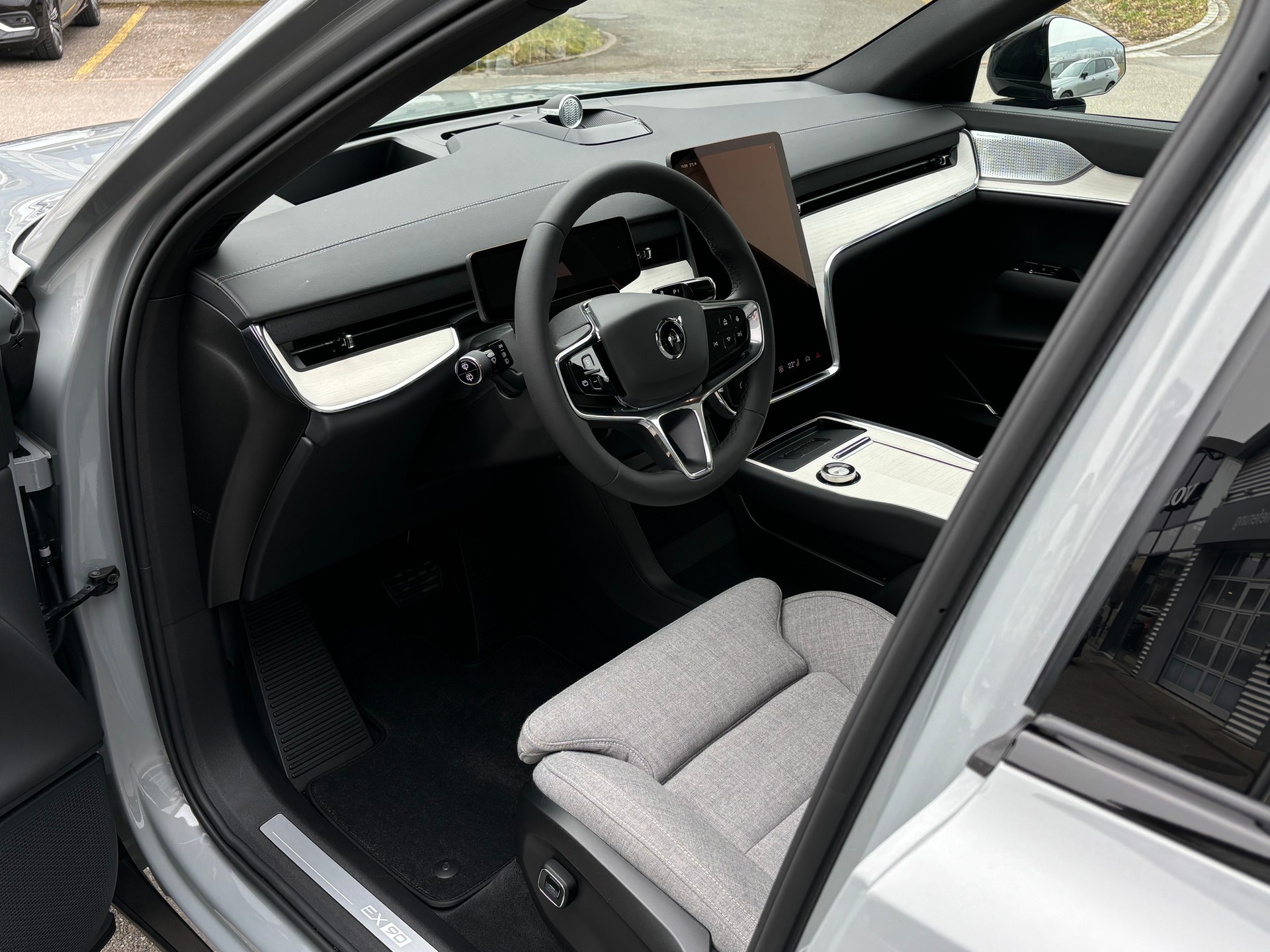 VOLVO EX90 Twin Performance Ultra AWD-image-2