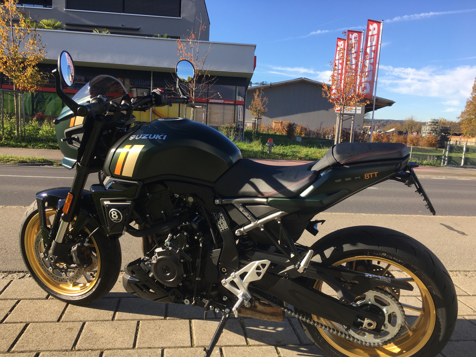 SUZUKI GSX-8TT-showroom-element-2