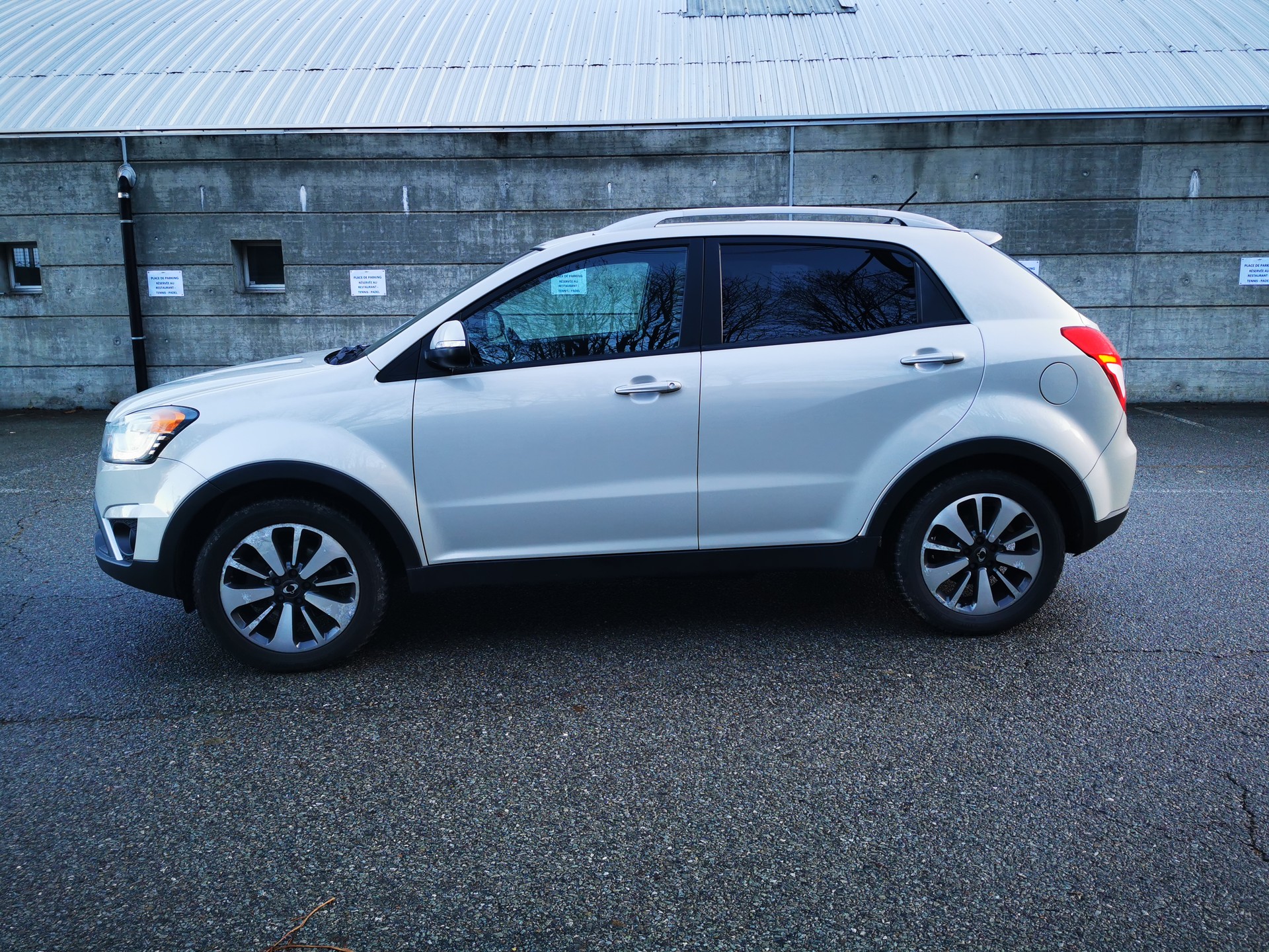 KGM-SsangYong Korando 2.0 e-XDI Sapphire 4WD-image-13