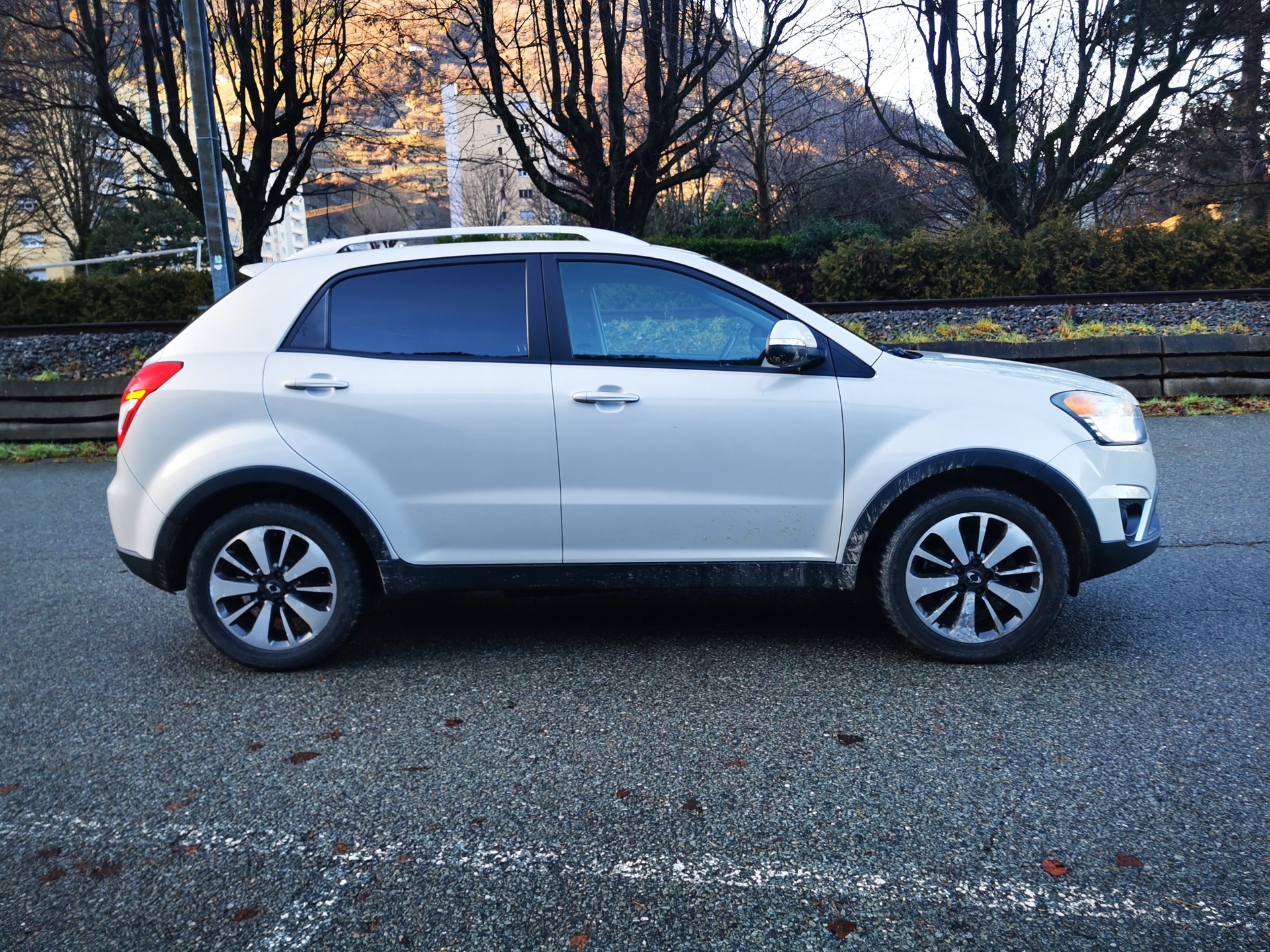KGM-SsangYong Korando 2.0 e-XDI Sapphire 4WD-image-12