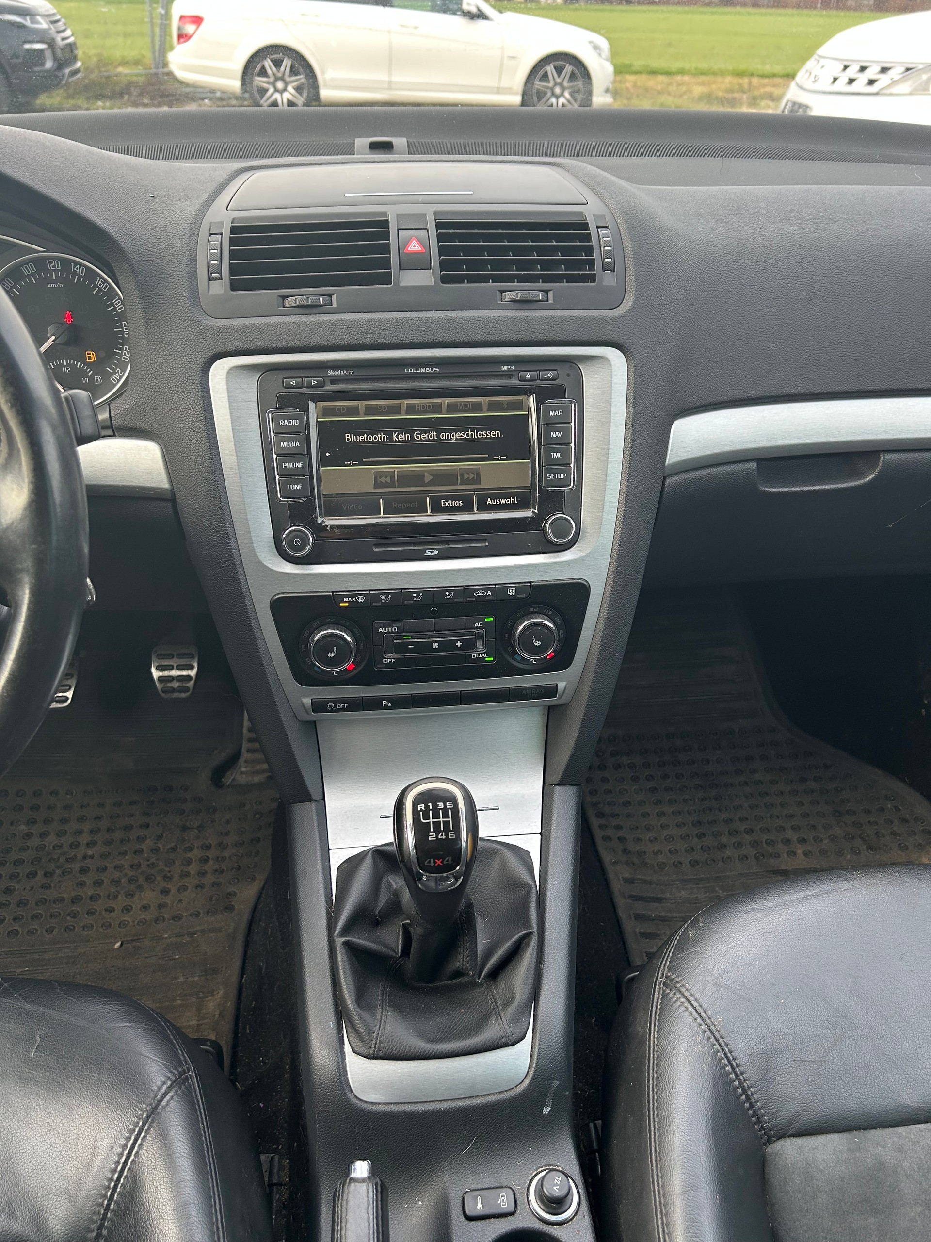 SKODA Octavia Combi 1.8 TSI Scout 4x4-image-7
