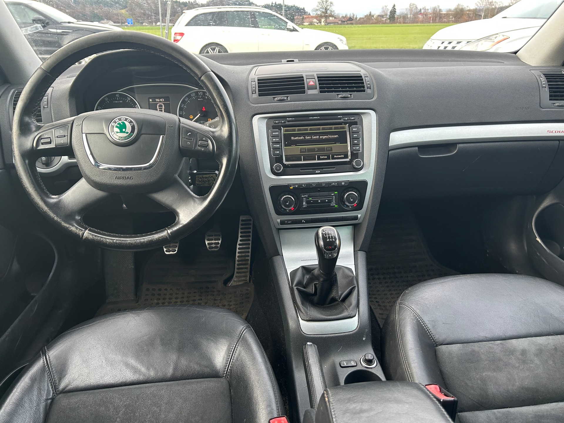 SKODA Octavia Combi 1.8 TSI Scout 4x4-image-6